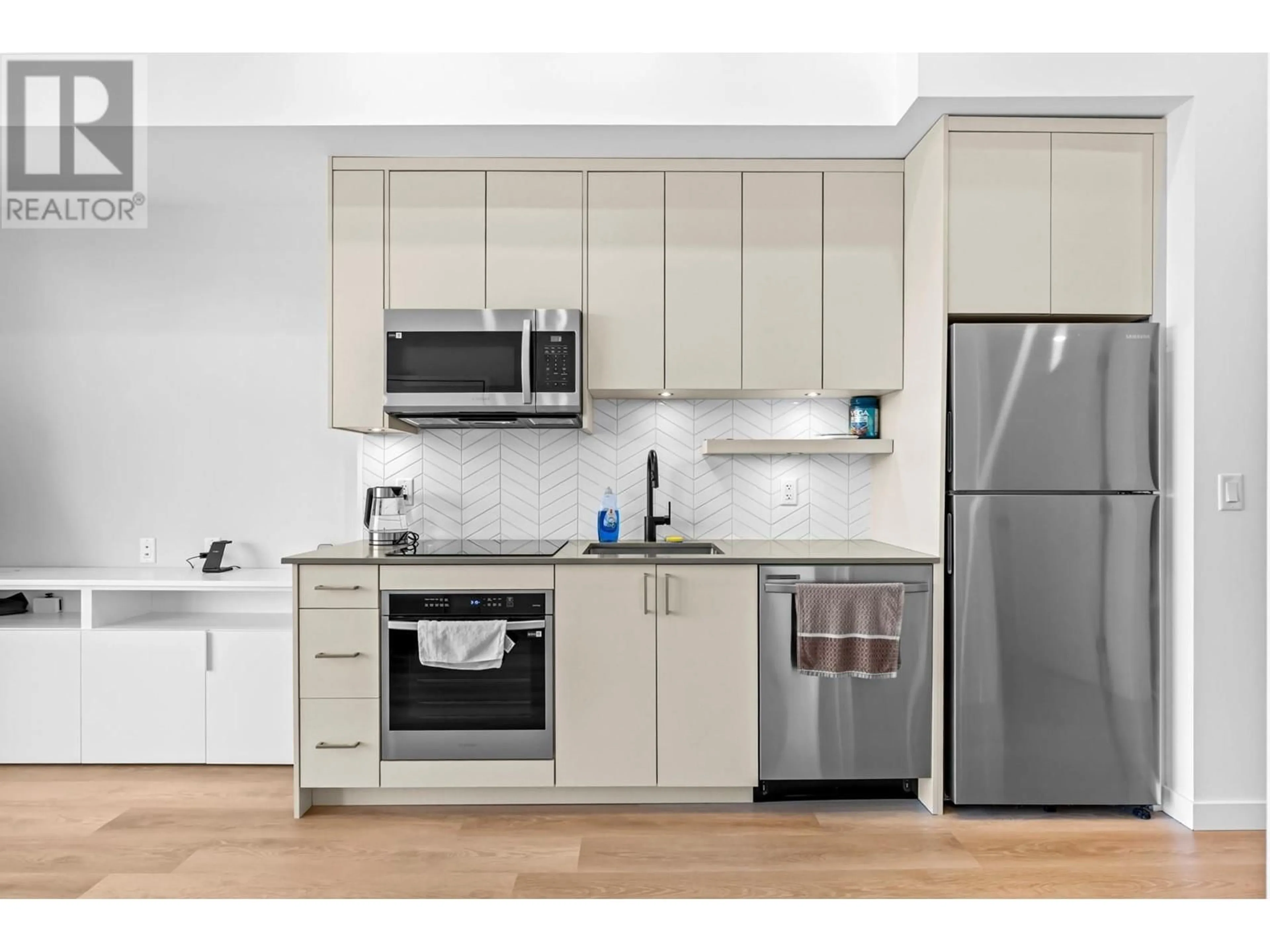 Standard kitchen, unknown for 614 - 1301 BELAIRE AVENUE, Kelowna British Columbia V1Y6B8