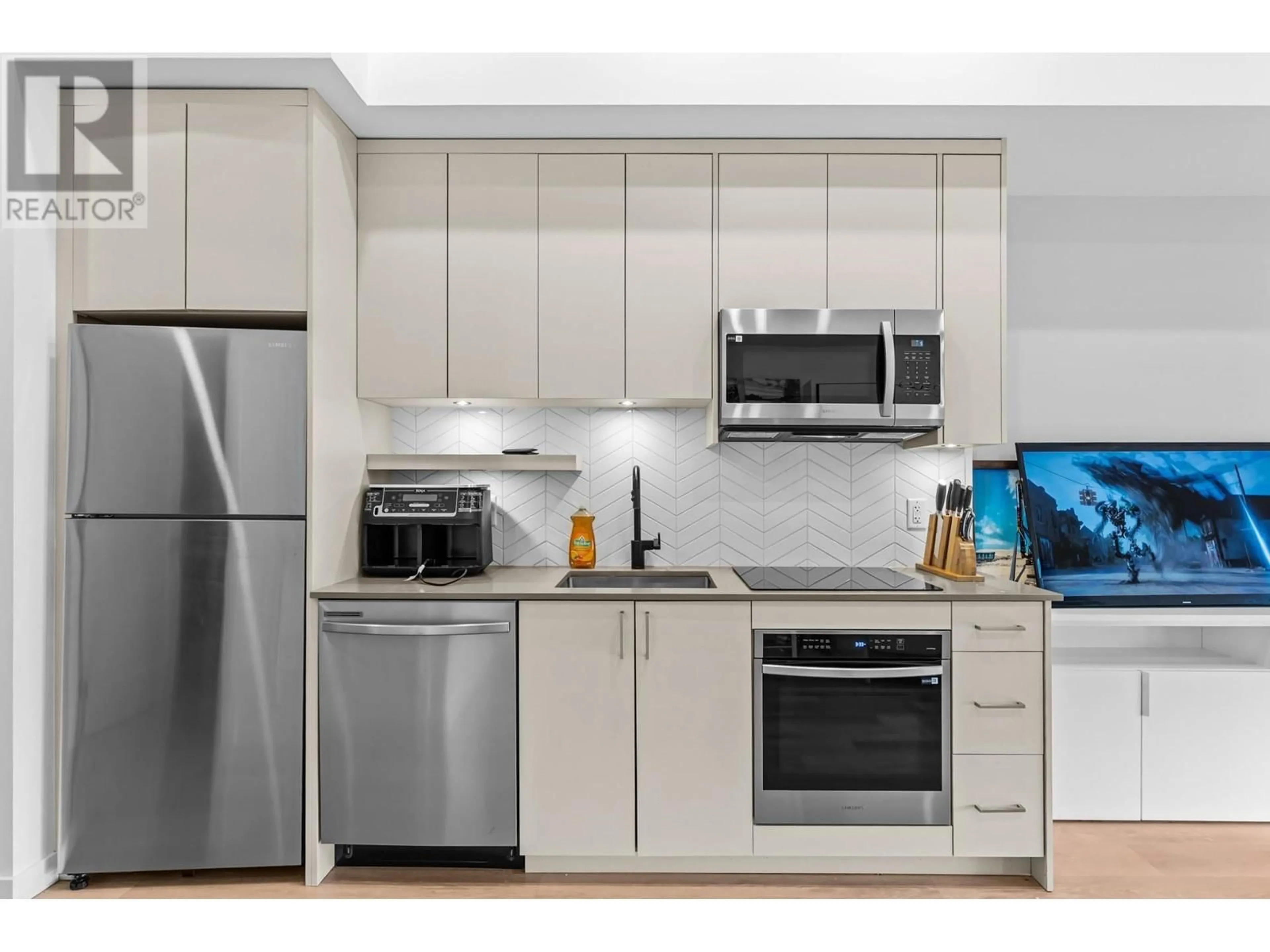 Standard kitchen, unknown for 615 - 1301 BELAIRE AVENUE, Kelowna British Columbia V1Y6B8