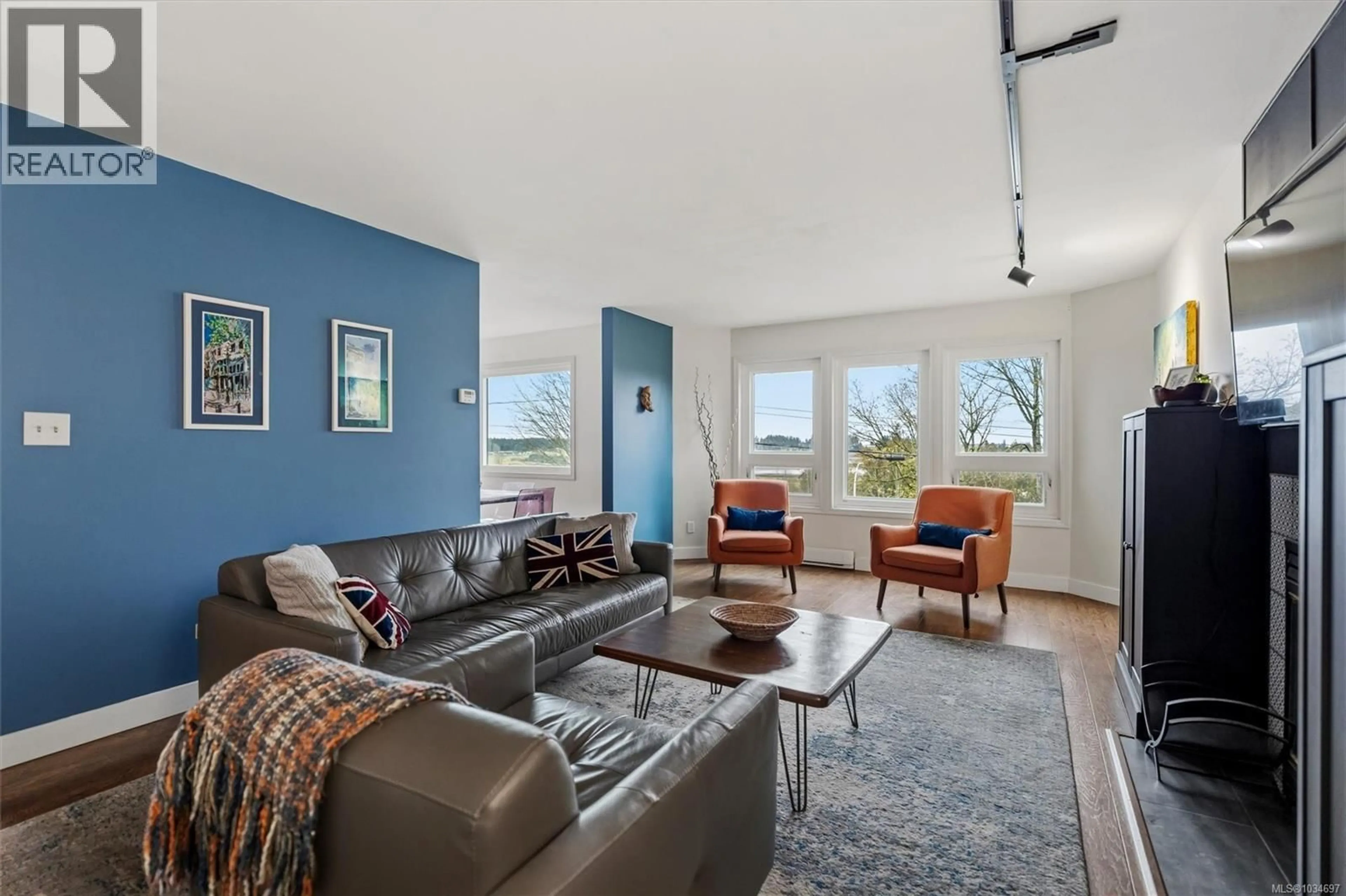 Living room with furniture, unknown for 6648 REY ROAD, Central Saanich British Columbia V8Y1V2