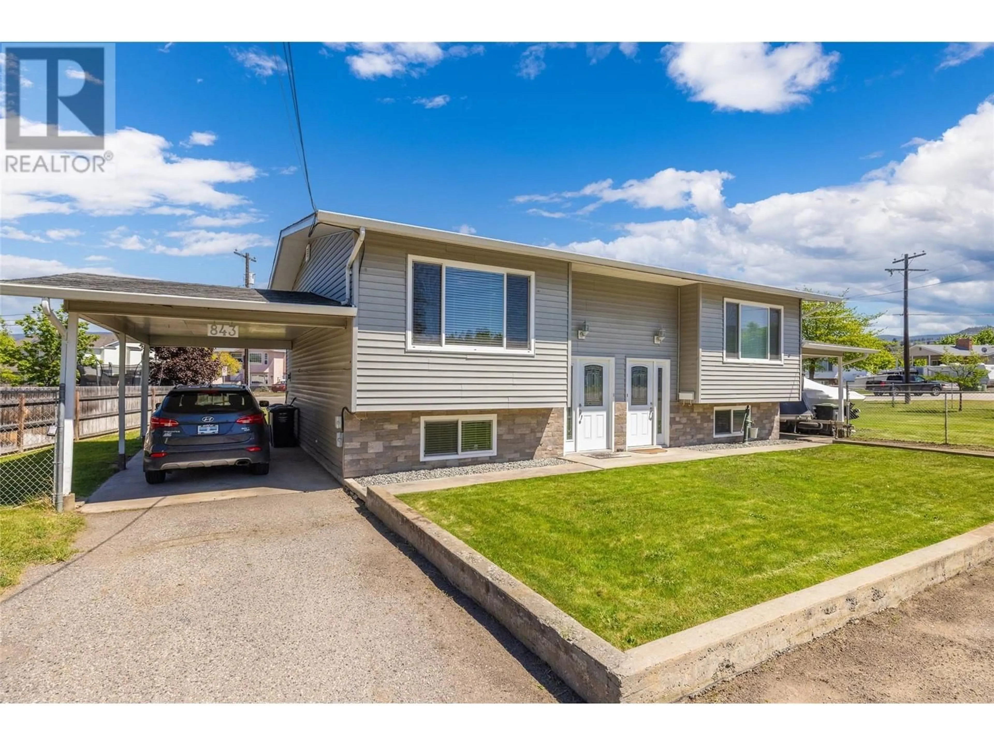 Home with vinyl exterior material, street for 843 MATT ROAD, Kelowna British Columbia V1X3W2