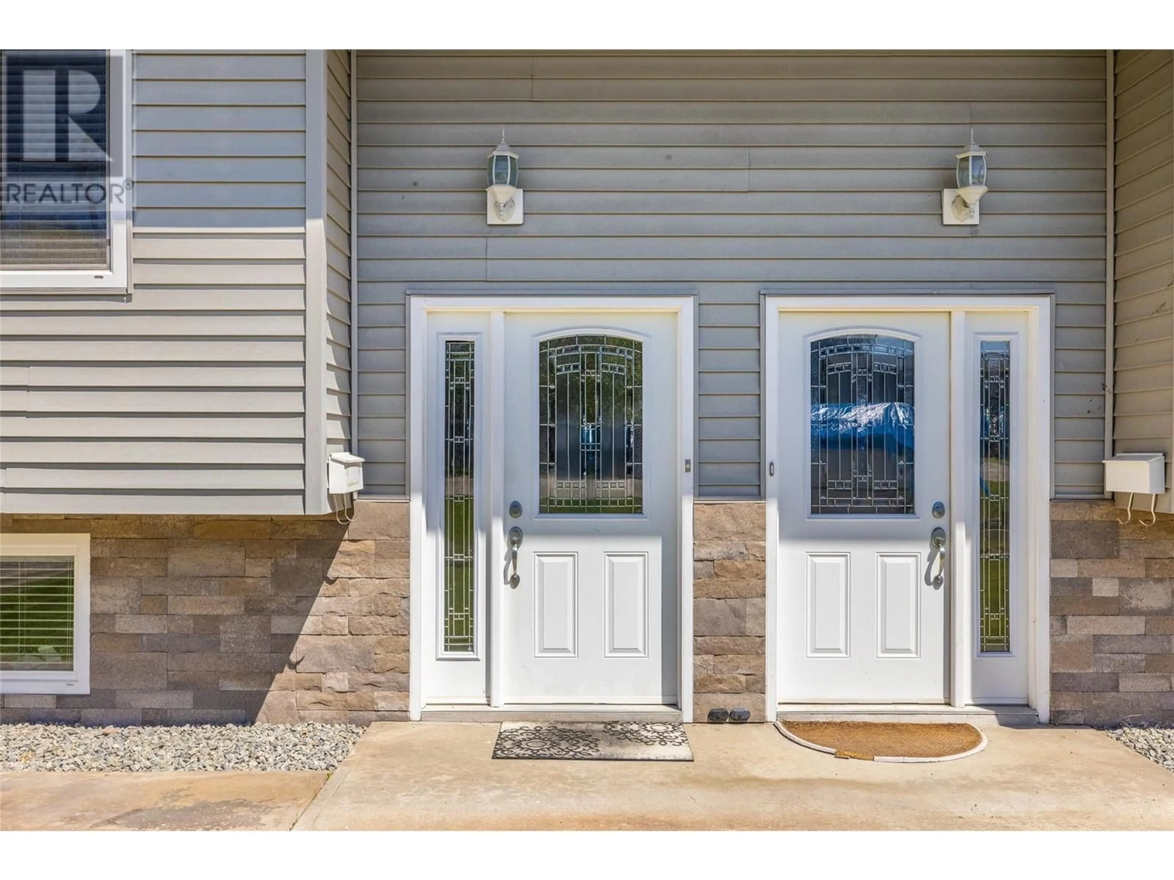 Indoor entryway for 843 MATT ROAD, Kelowna British Columbia V1X3W2
