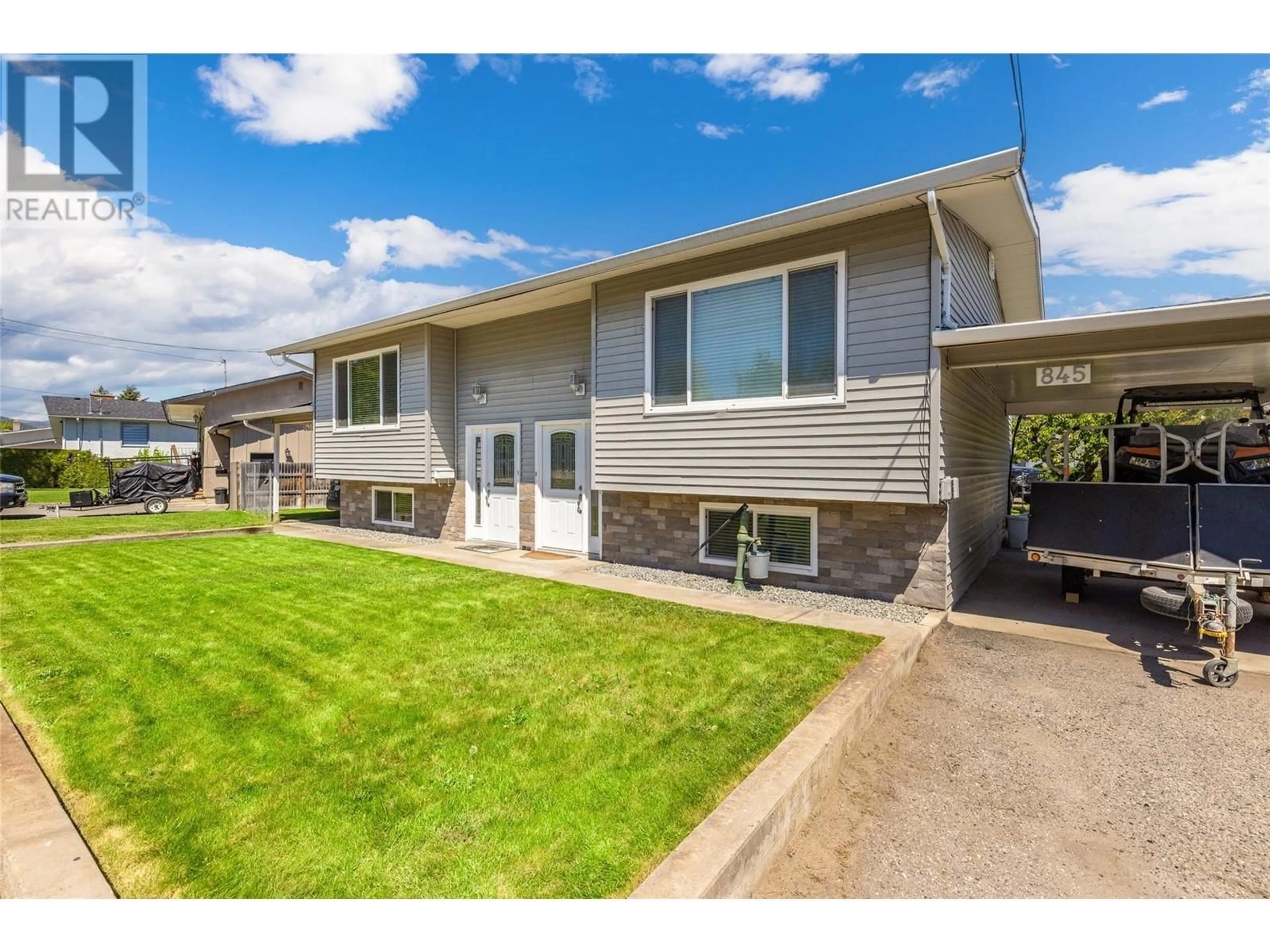 Home with vinyl exterior material, street for 845 MATT ROAD, Kelowna British Columbia V1X3W2