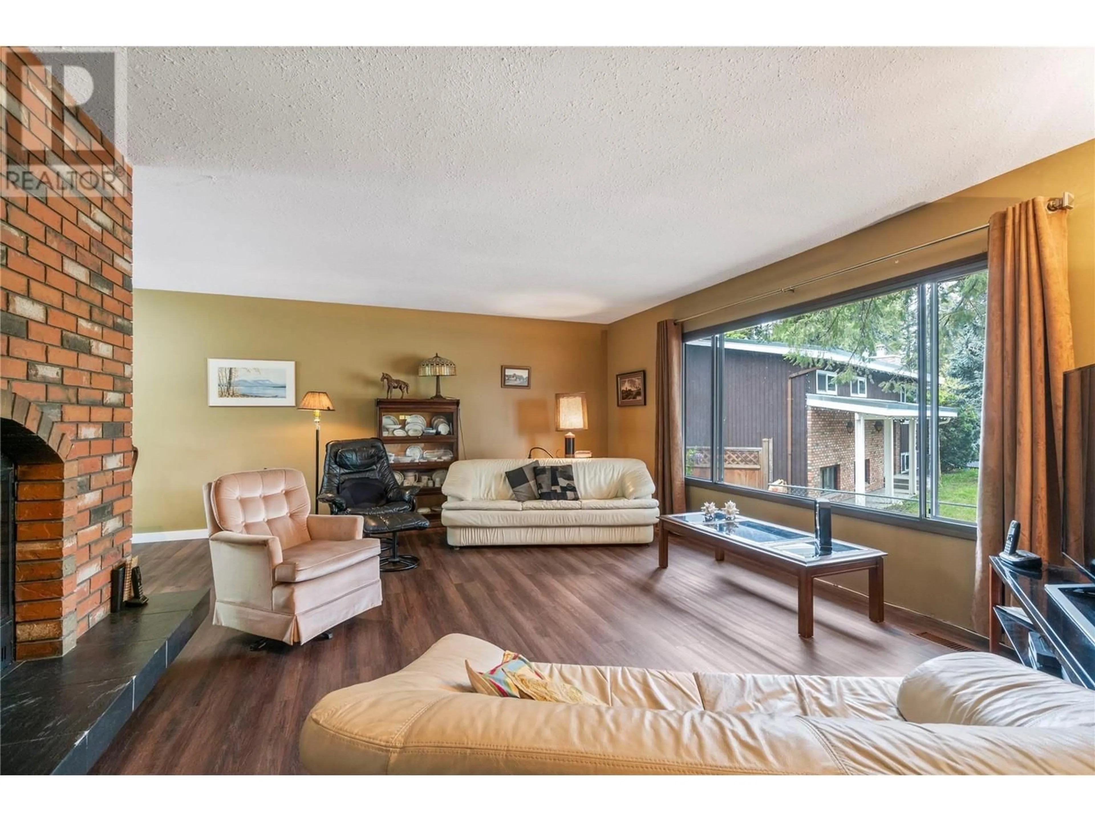 Living room with furniture, unknown for 2470 8 AVENUE SOUTHEAST, Salmon Arm British Columbia V1E2H8