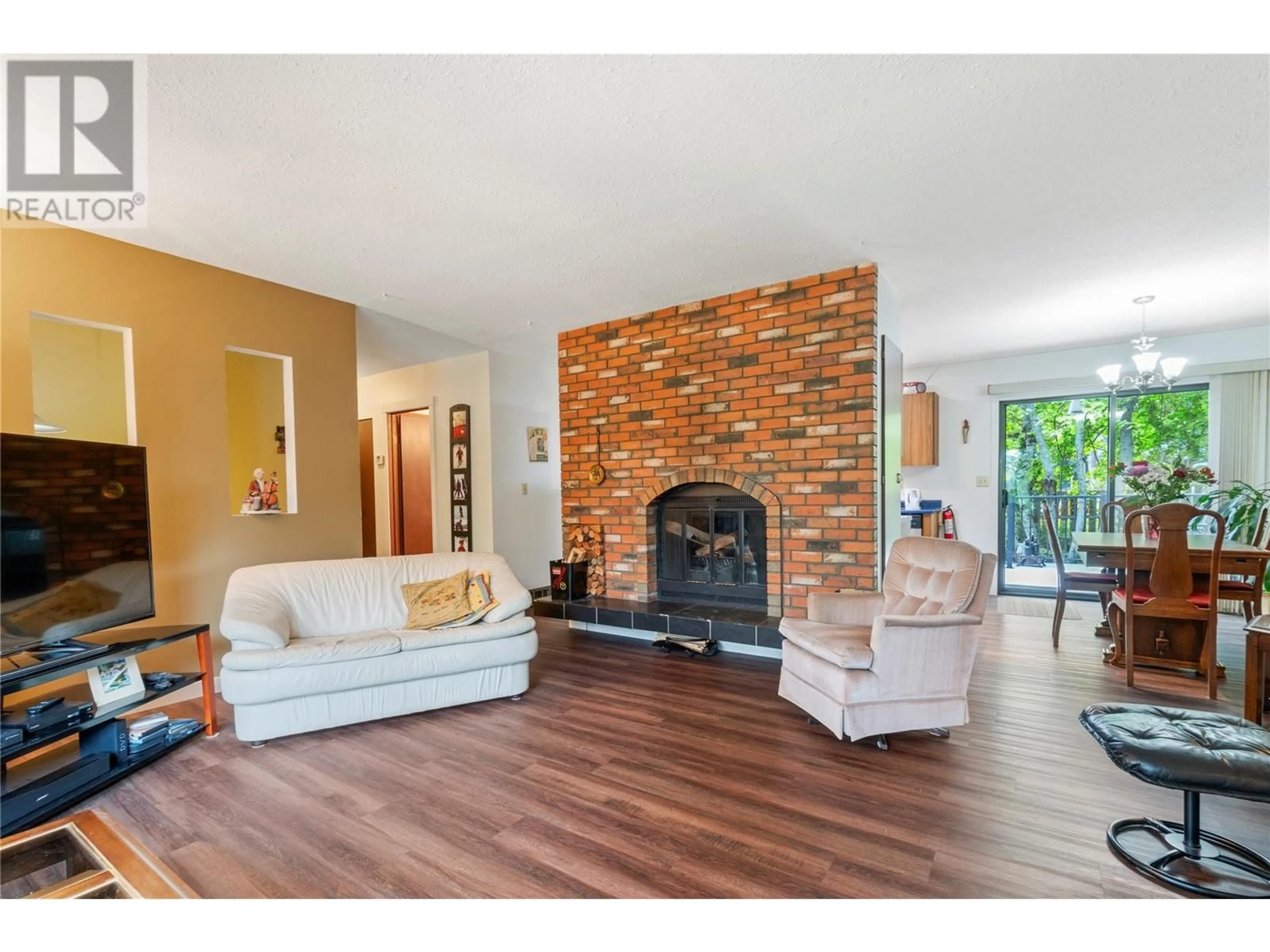 Living room with furniture, unknown for 2470 8 AVENUE SOUTHEAST, Salmon Arm British Columbia V1E2H8