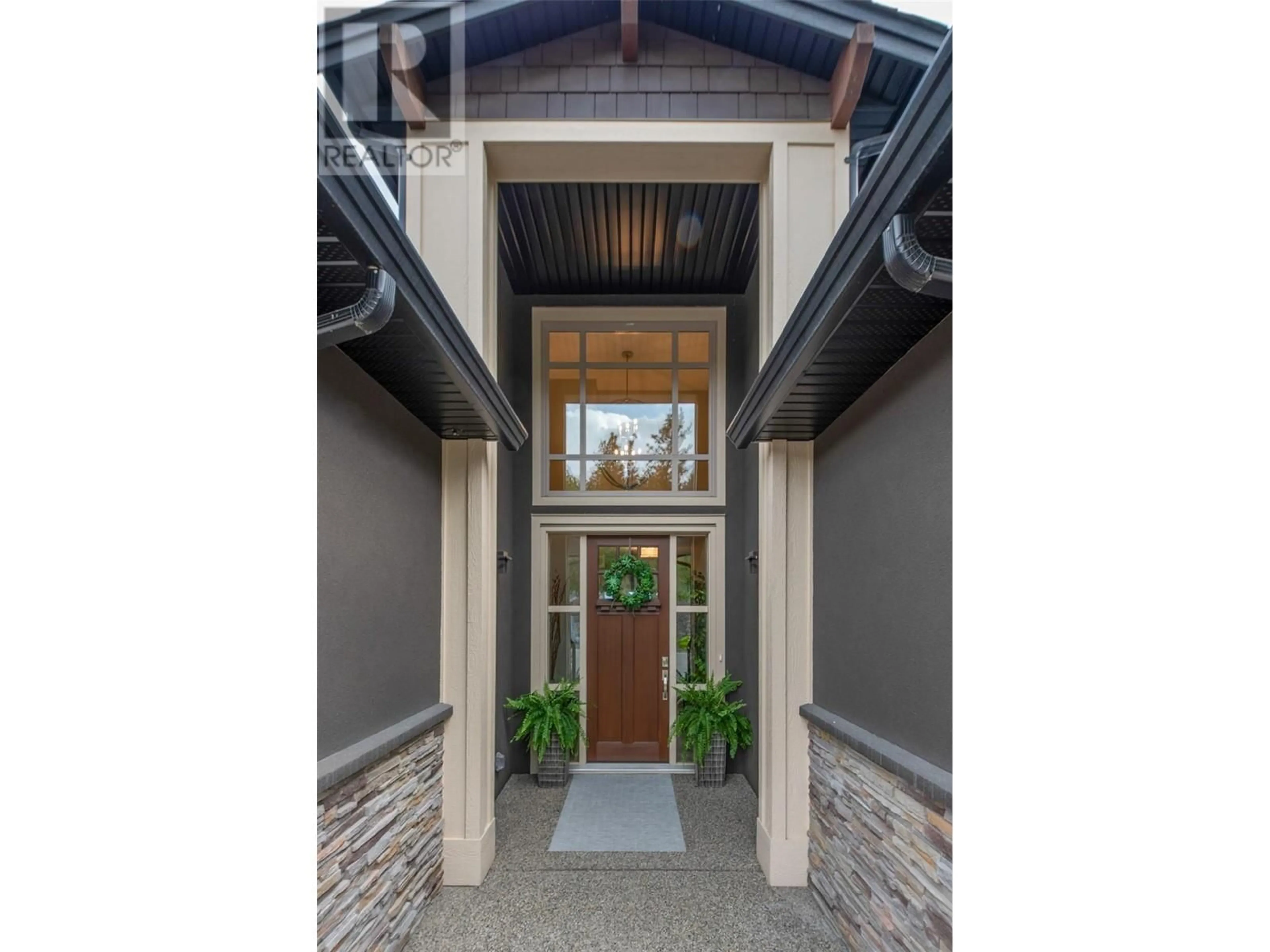 Indoor entryway for 17 - 1870 ROSEALEE LANE, West Kelowna British Columbia V1Z4E2