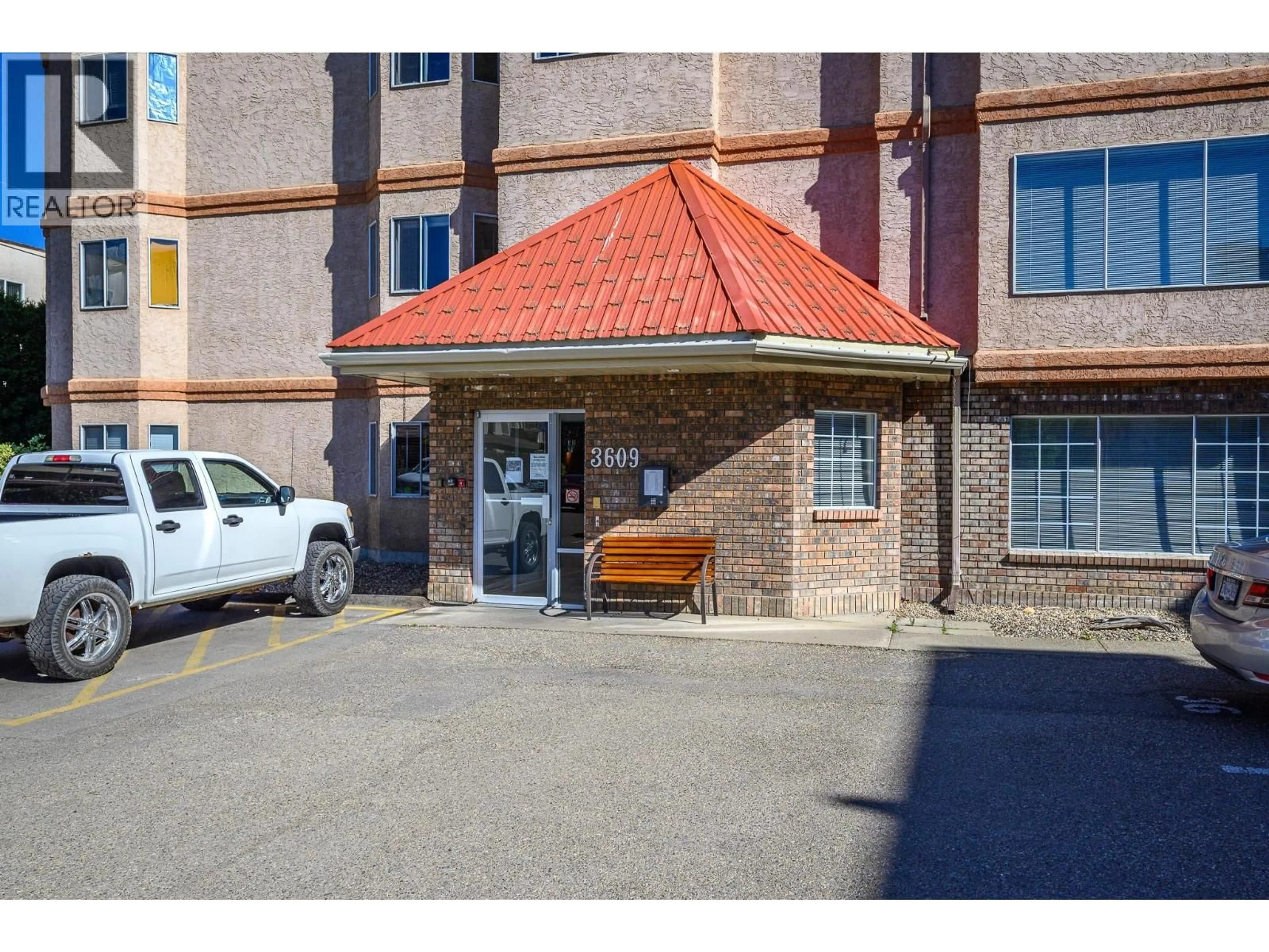Indoor foyer for 209 - 3609 30 AVENUE, Vernon British Columbia V1T2E6