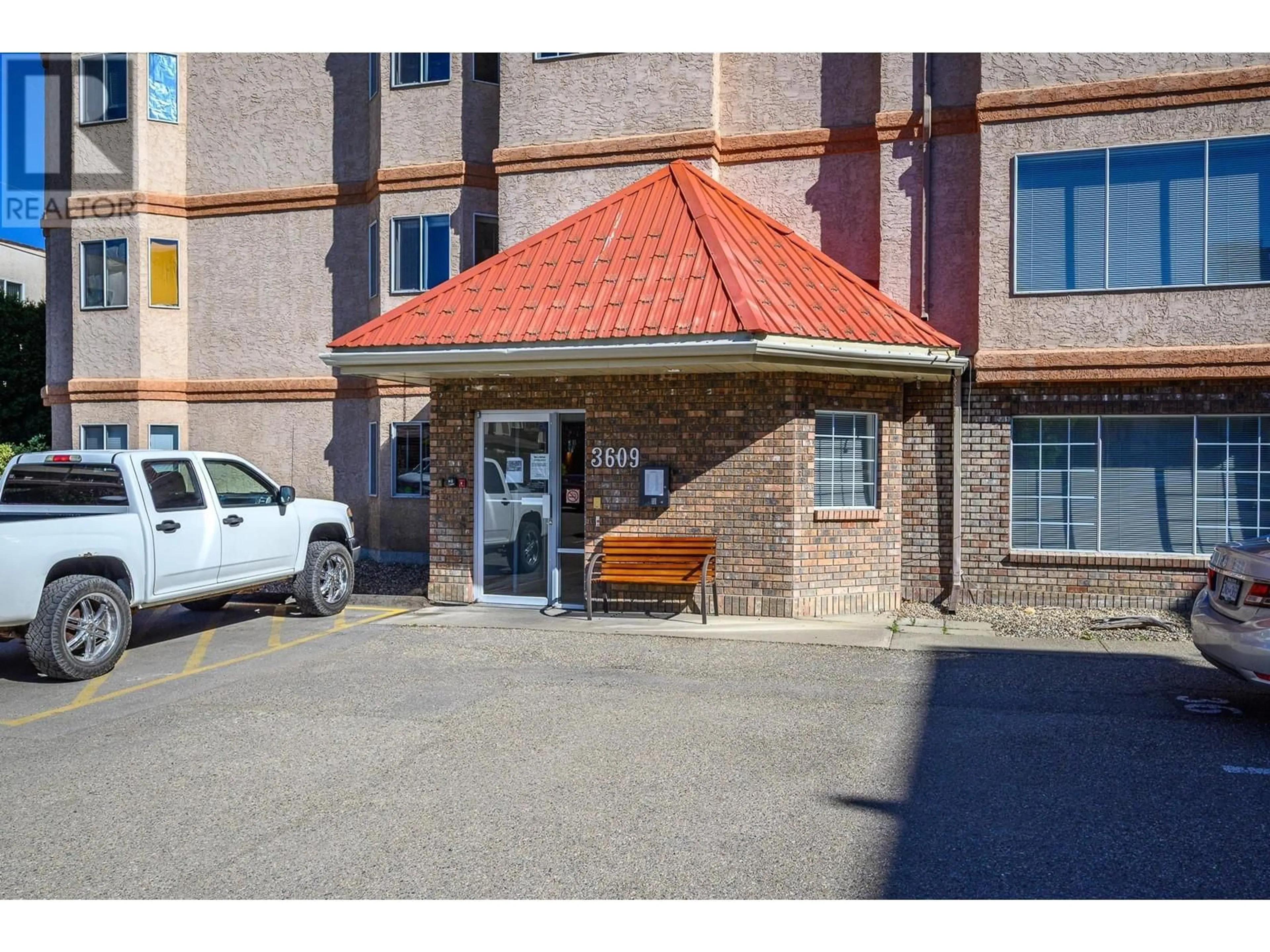 Indoor foyer for 209 - 3609 30 AVENUE, Vernon British Columbia V1T2E6