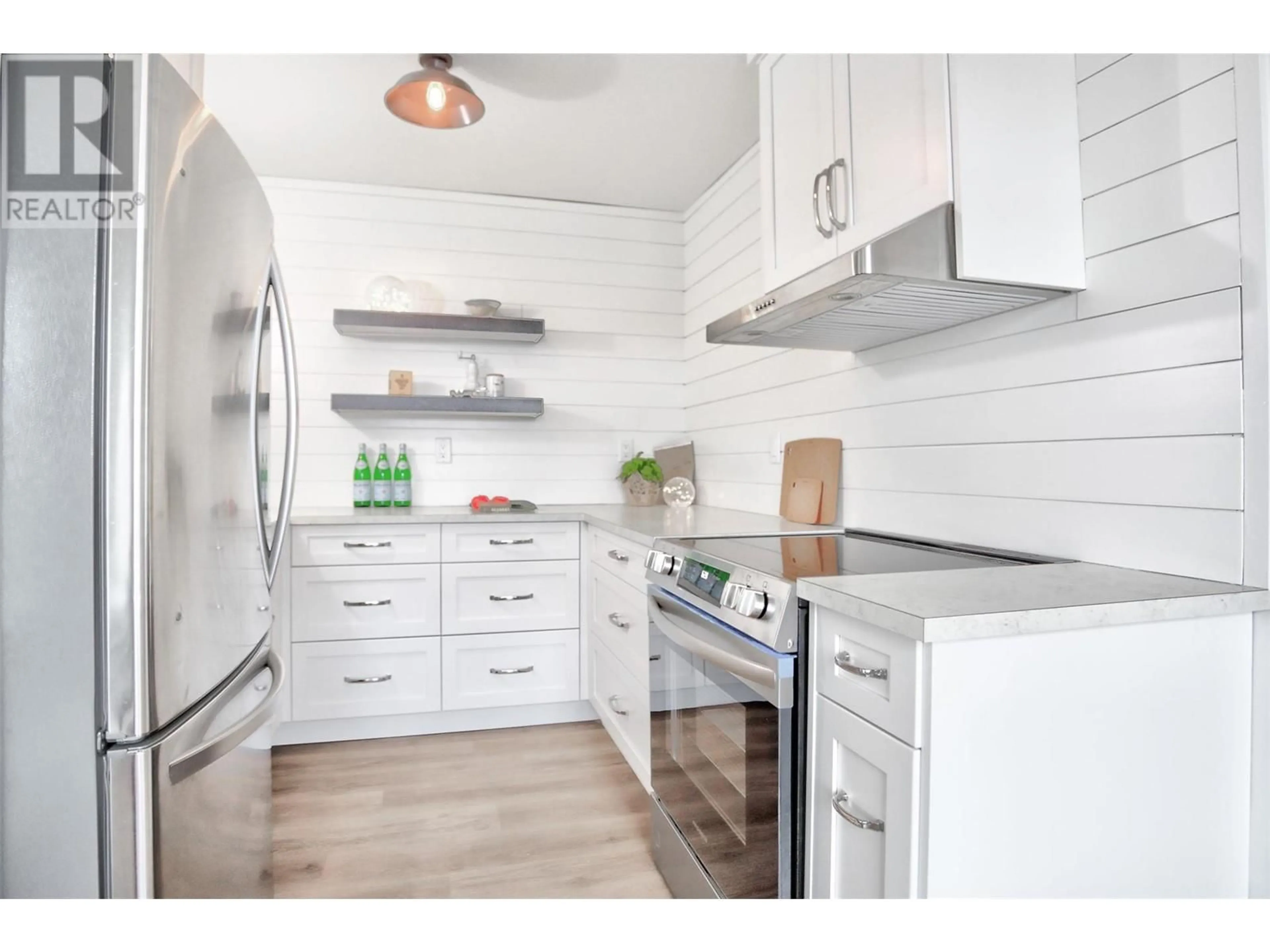 Open concept kitchen, wood/laminate floor for 202 - 95 WINNIPEG STREET, Penticton British Columbia V2A5L9