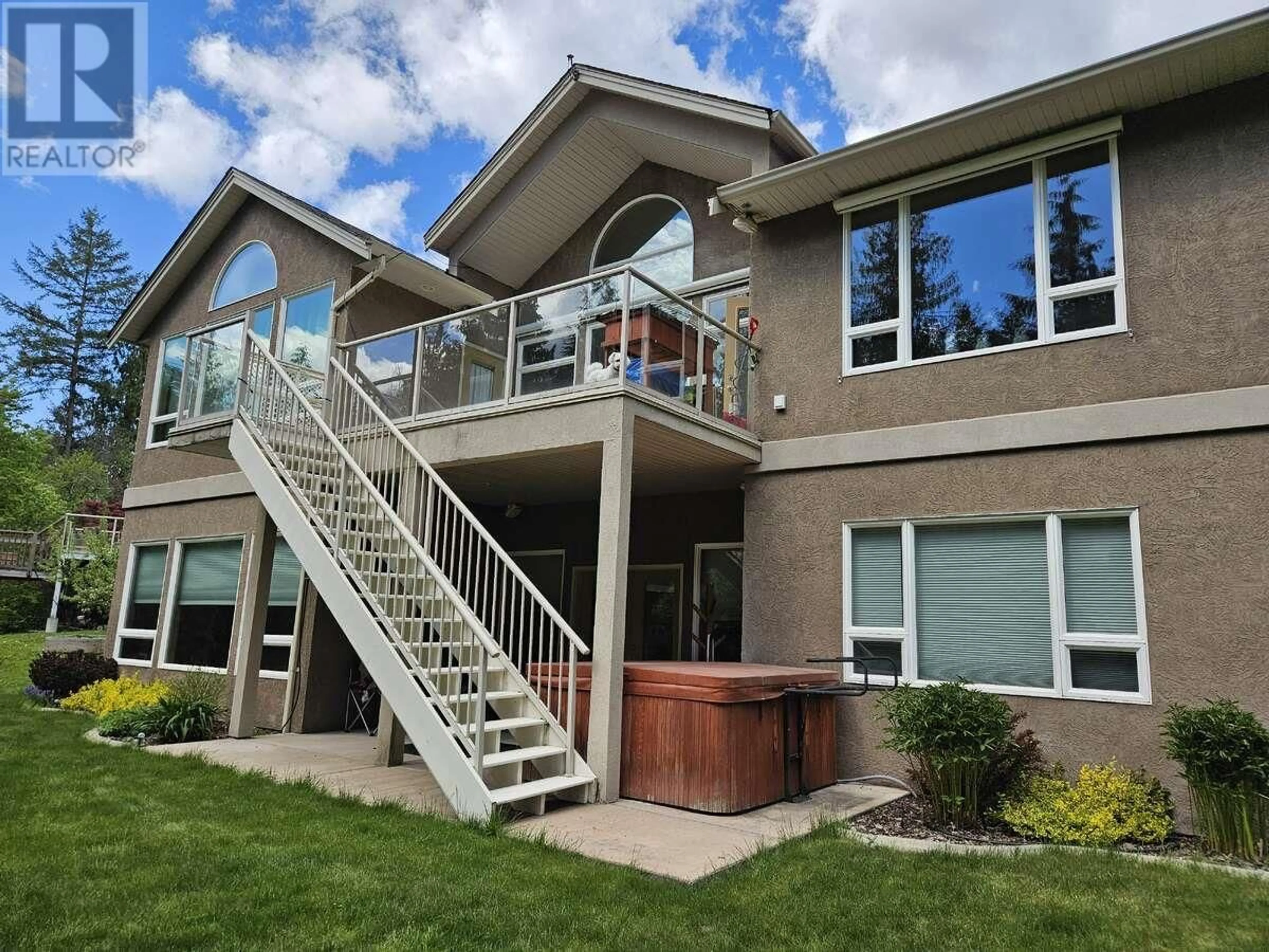 Home with vinyl exterior material, unknown for 2470 24 AVENUE NORTHEAST, Salmon Arm British Columbia V1E3Y4