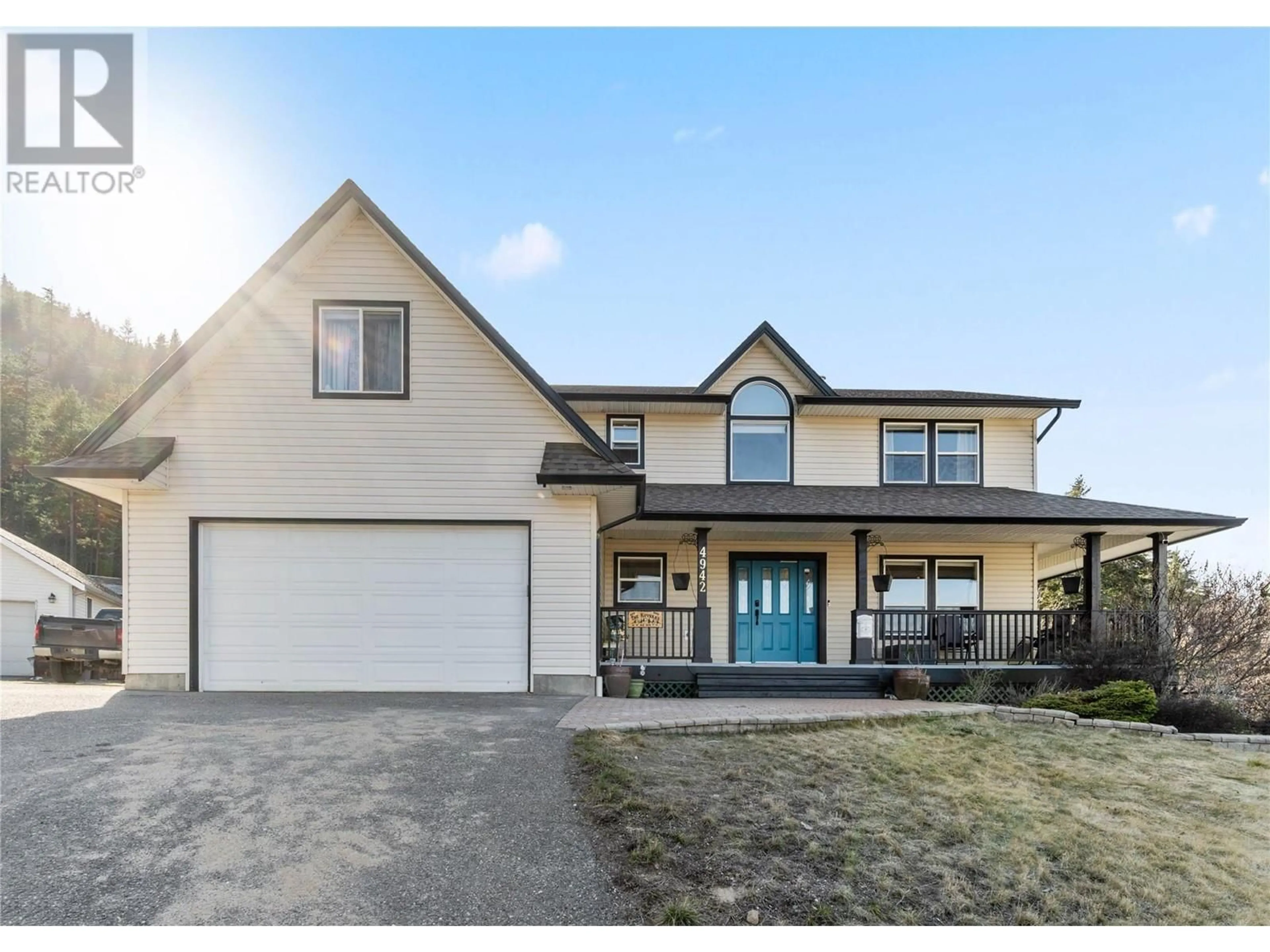 Home with vinyl exterior material, street for 4942 WOODLAND COURT, Kamloops British Columbia V2C6V5