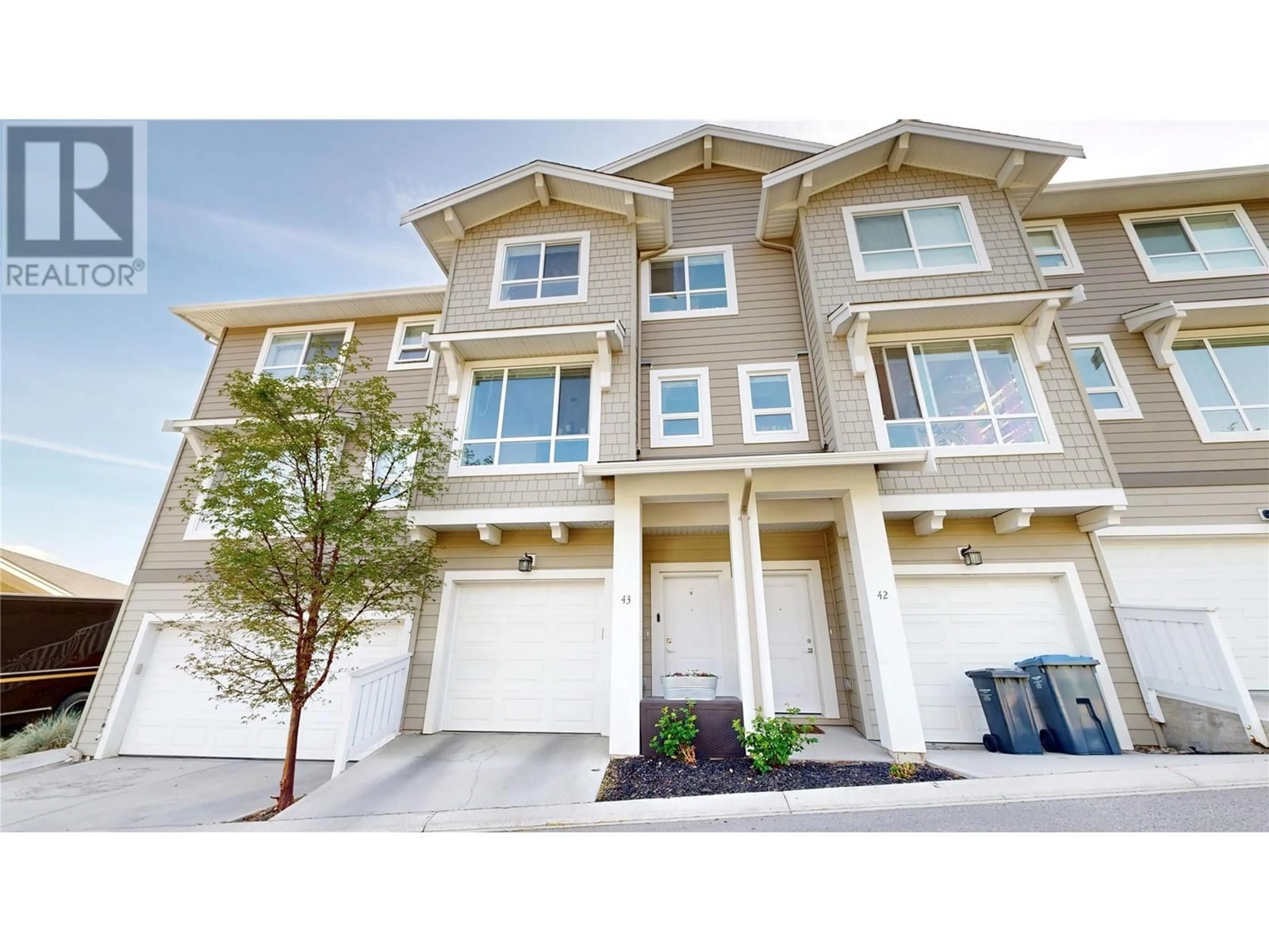 Home with vinyl exterior material, street for 43 - 625 BOYNTON PLACE, Kelowna British Columbia V1V3B5