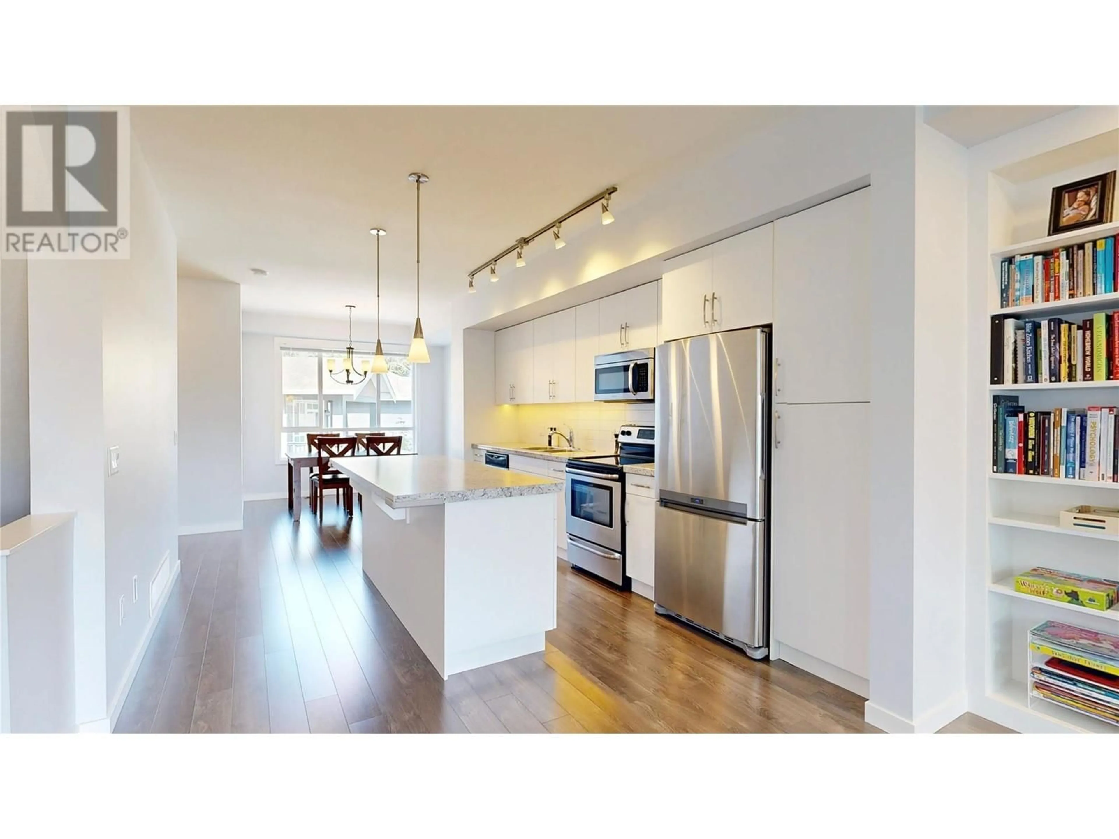 Open concept kitchen, wood/laminate floor for 43 - 625 BOYNTON PLACE, Kelowna British Columbia V1V3B5