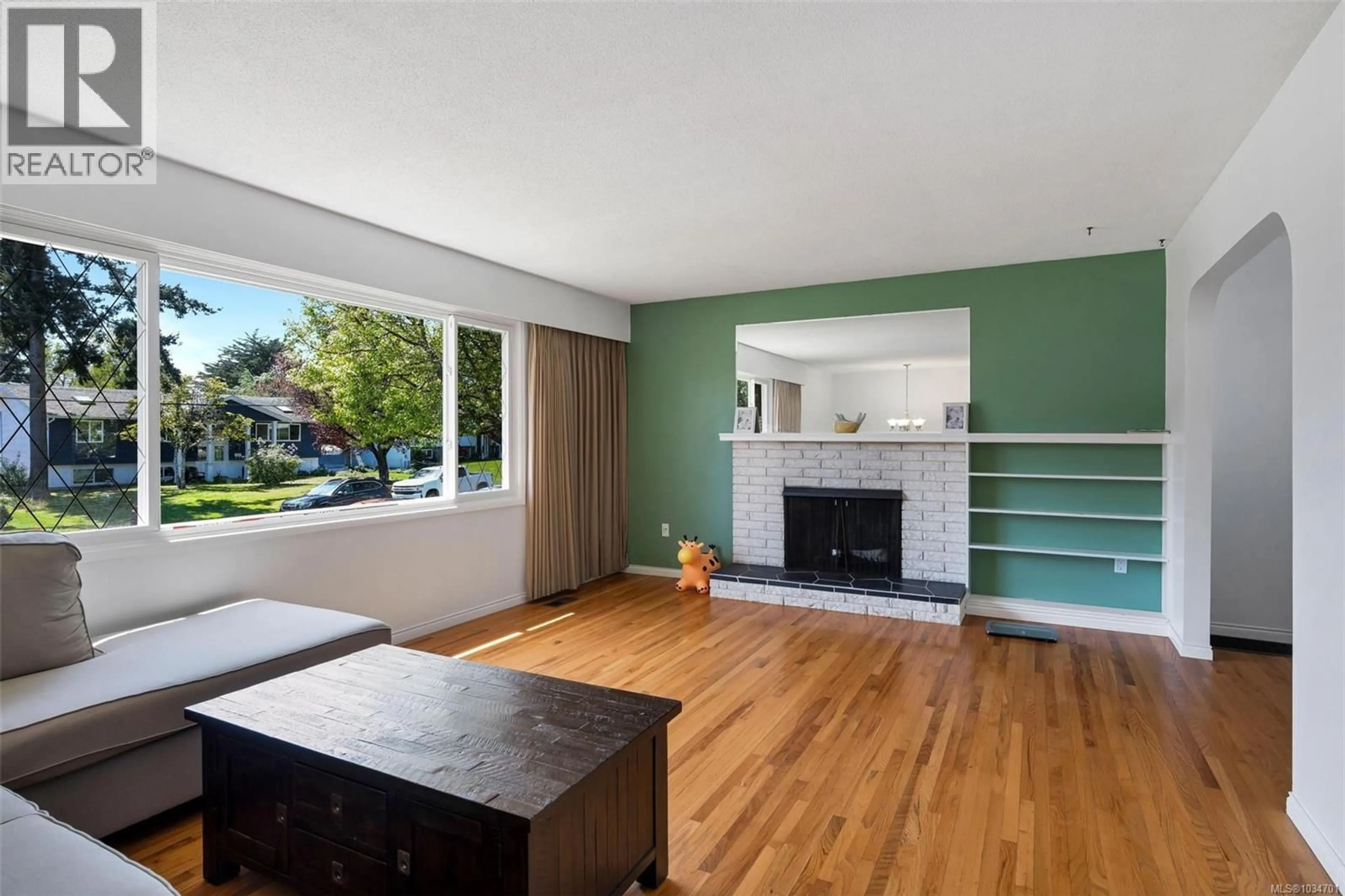 Living room with furniture, wood/laminate floor for 1722 JEFFERSON AVENUE, Saanich British Columbia V8N2B4