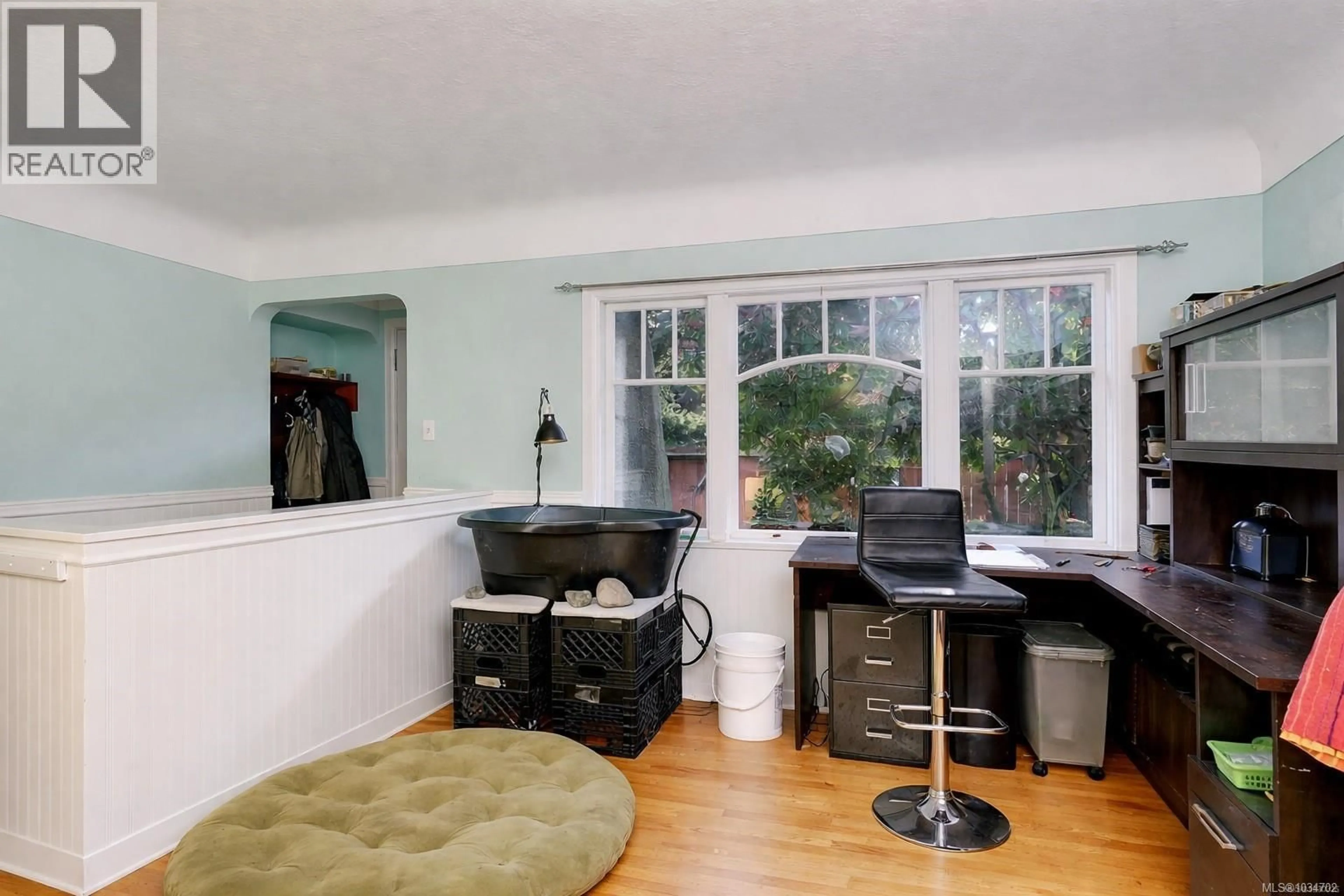 A pic of a room for 4071 CEDAR HILL ROAD, Saanich British Columbia V8N3C2