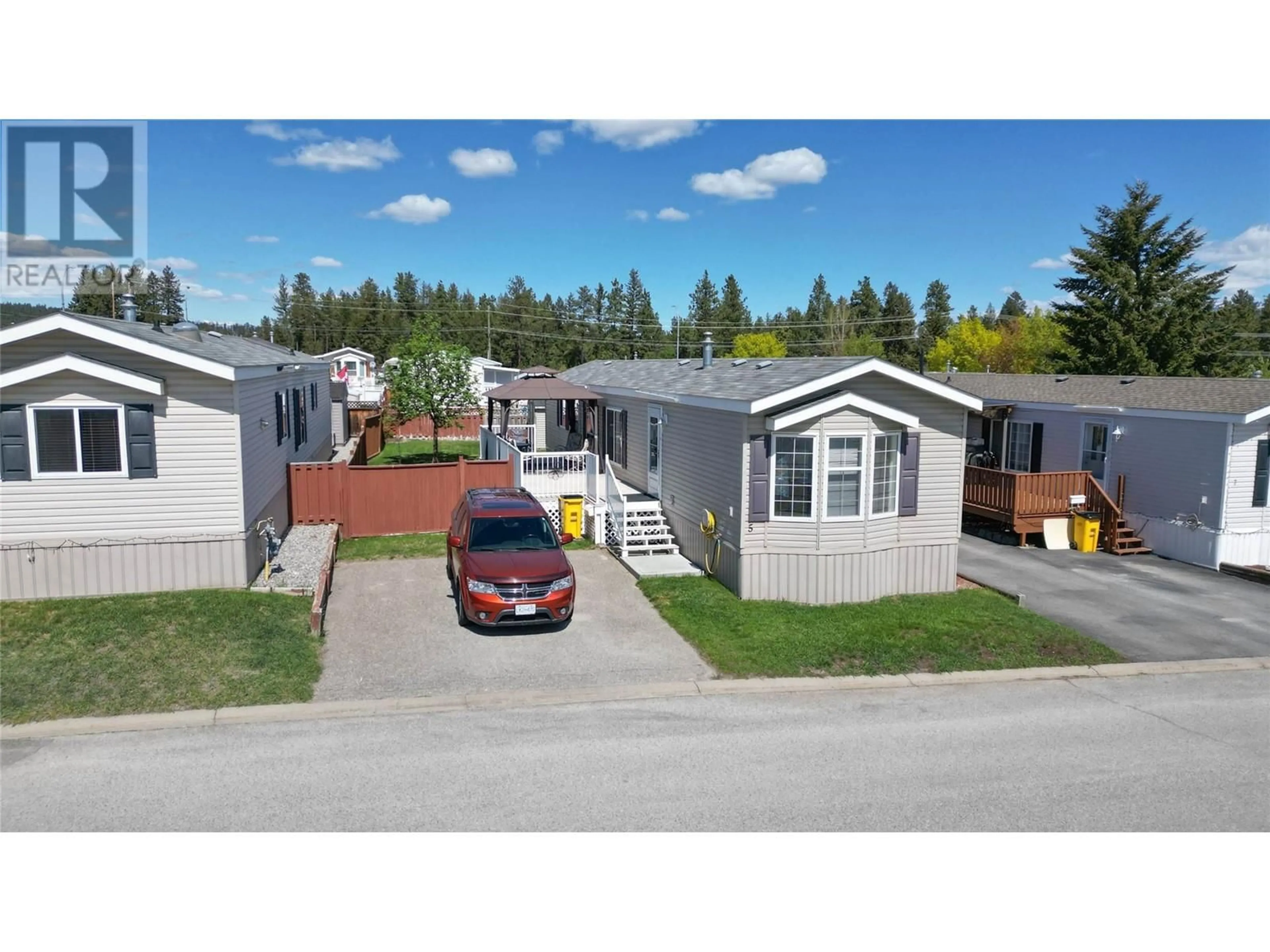 A pic from outside/outdoor area/front of a property/back of a property/a pic from drone, street for 5 - 2424 INDUSTRIAL  2 ROAD, Cranbrook British Columbia V1C6H3