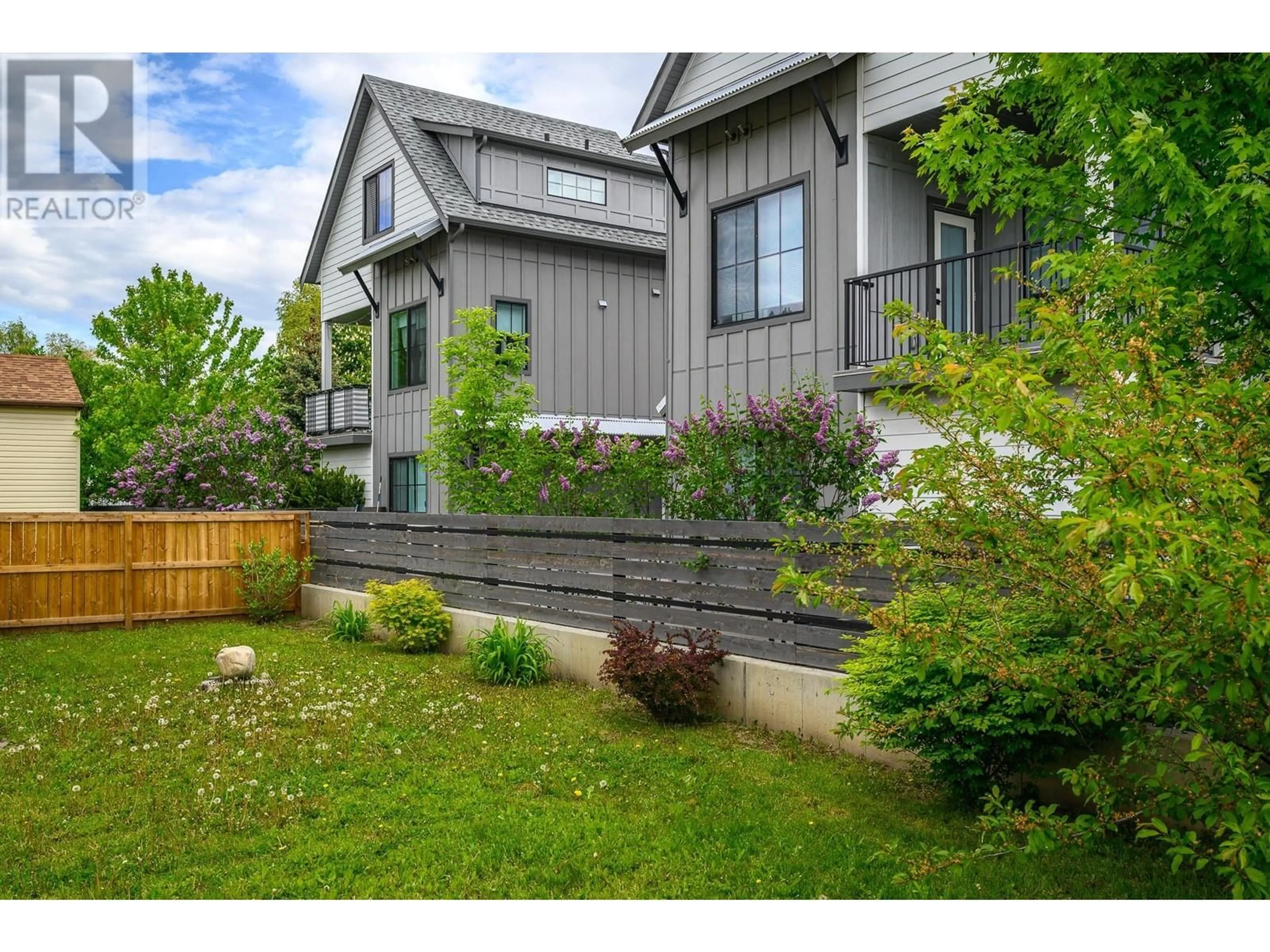 Home with vinyl exterior material, mountain view for 202 - 3911 27 AVENUE, Vernon British Columbia V1T1S8