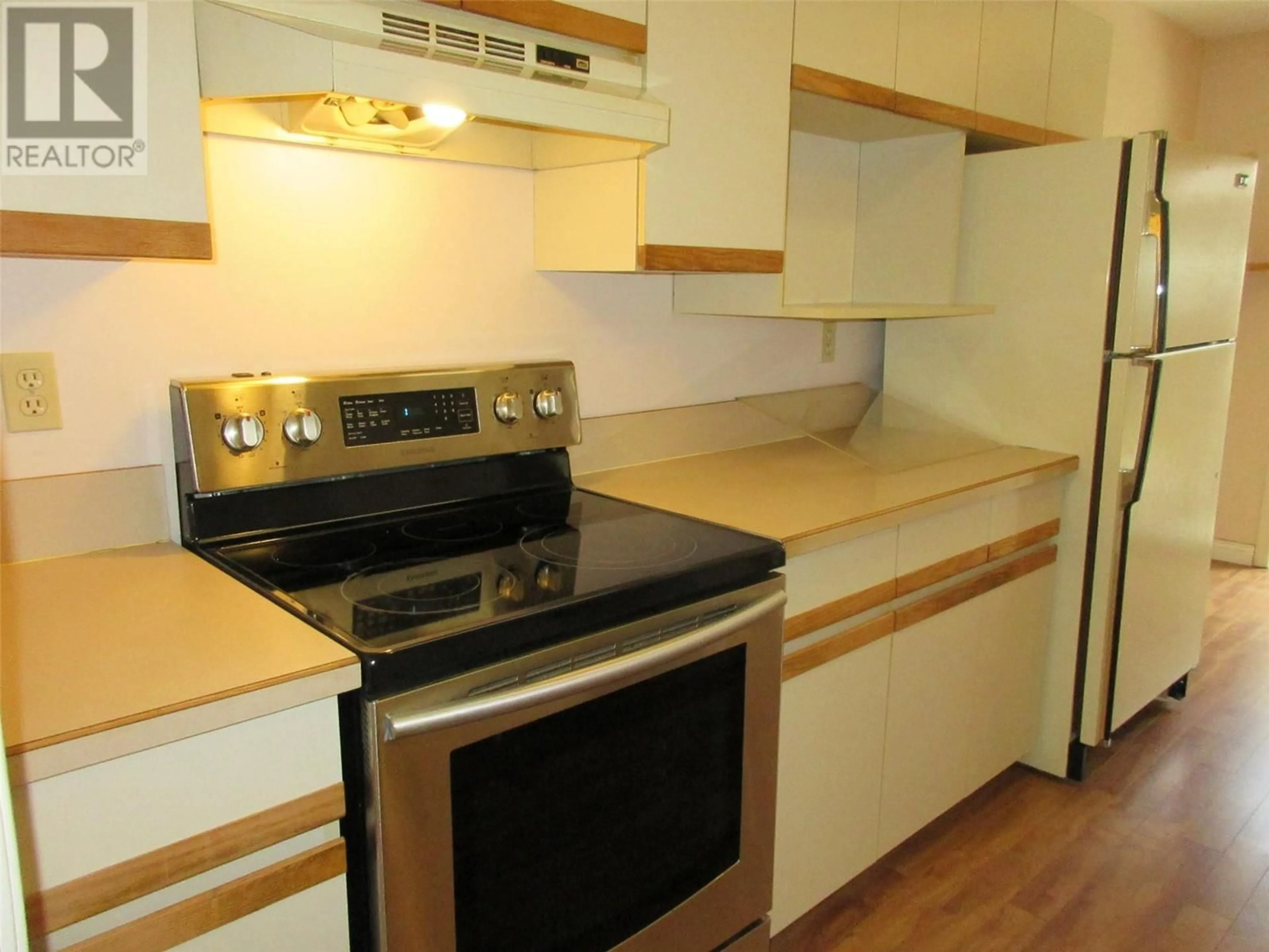 Standard kitchen, wood/laminate floor for 13 - 1717 GRANITE AVENUE, Merritt British Columbia V1K1B8