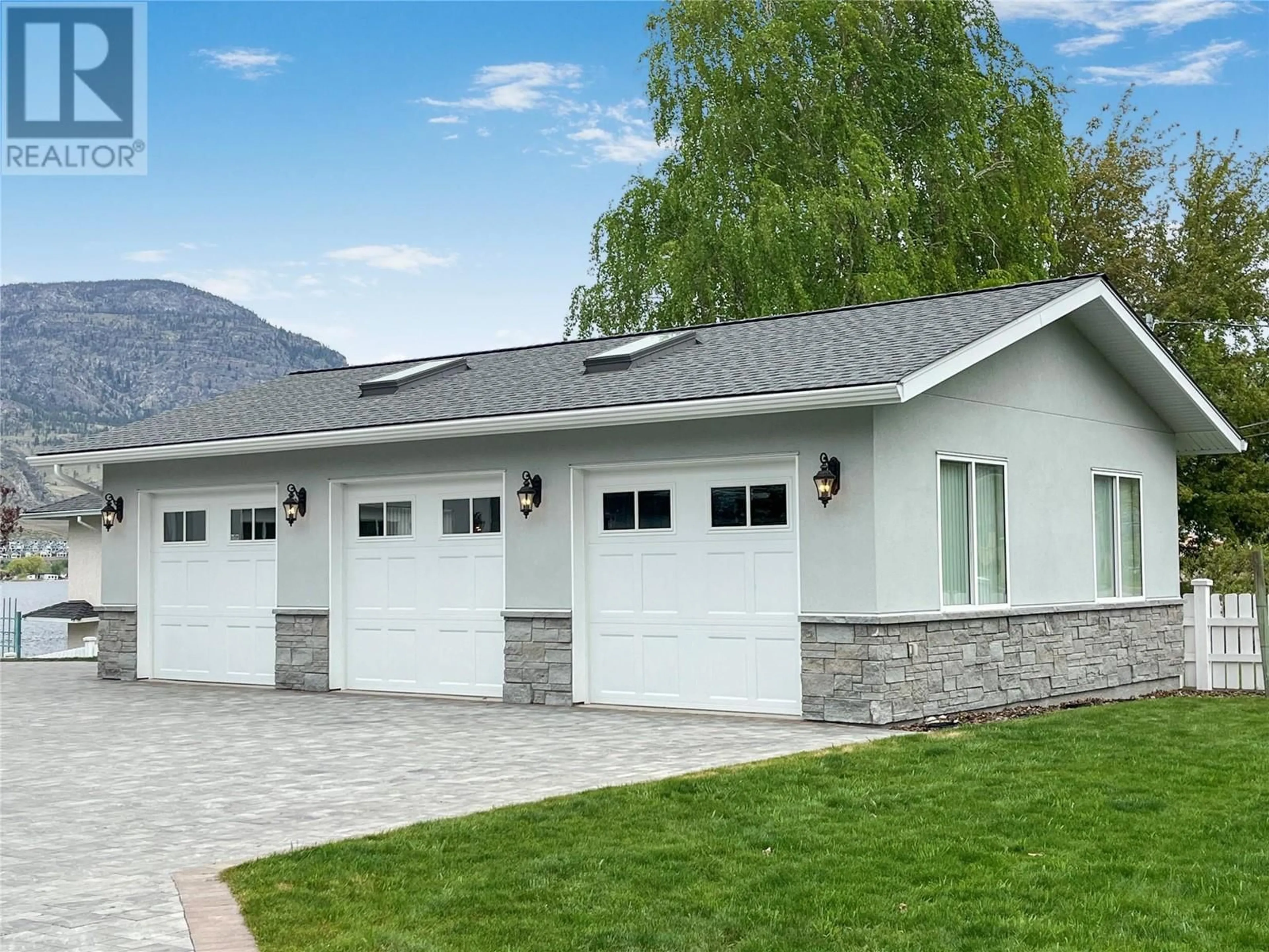 Indoor garage for 18205 87TH STREET, Osoyoos British Columbia V0H1V0