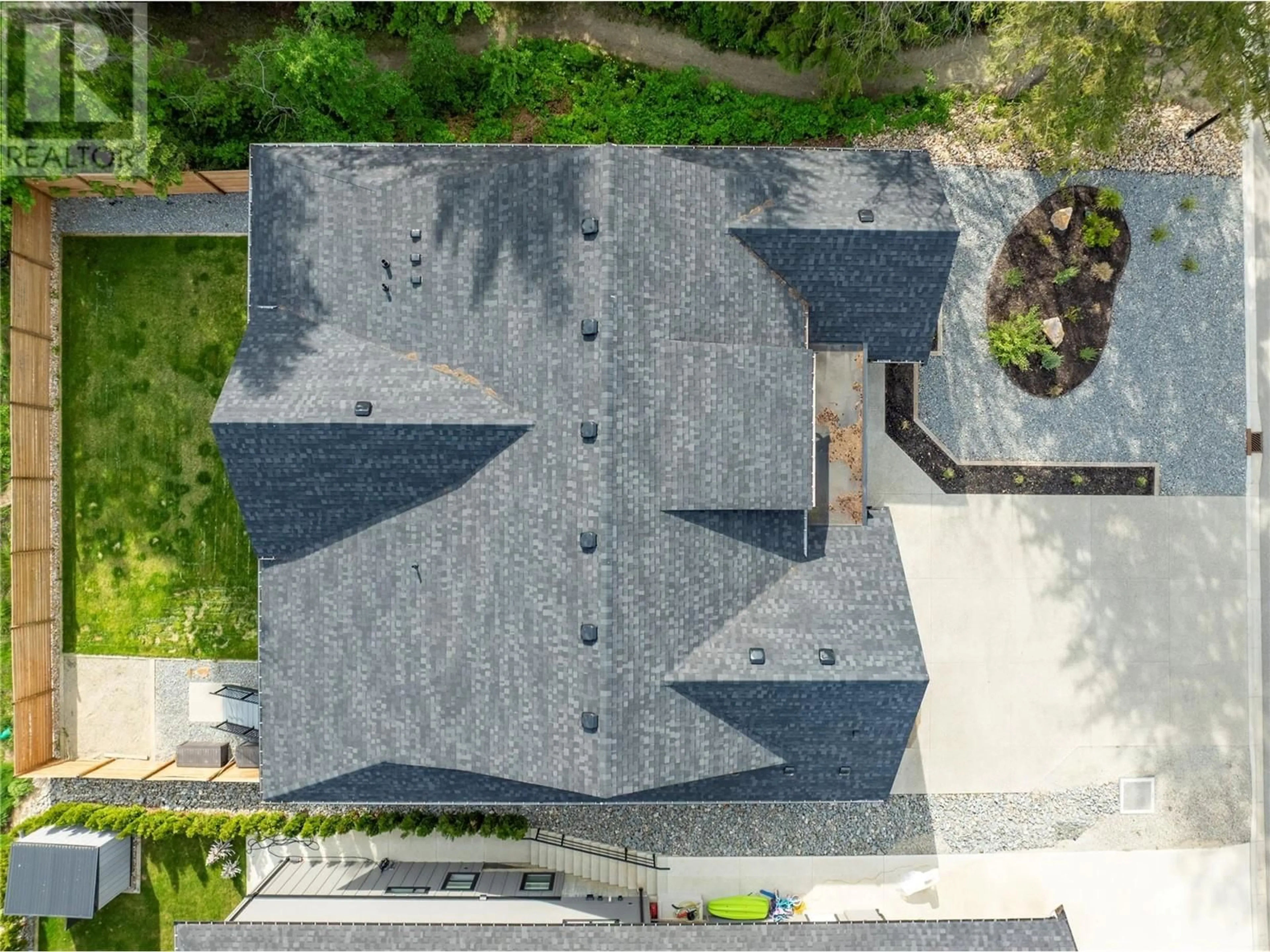 A pic from outside/outdoor area/front of a property/back of a property/a pic from drone, street for 3450 18 AVENUE NORTHEAST, Salmon Arm British Columbia V1E1M9