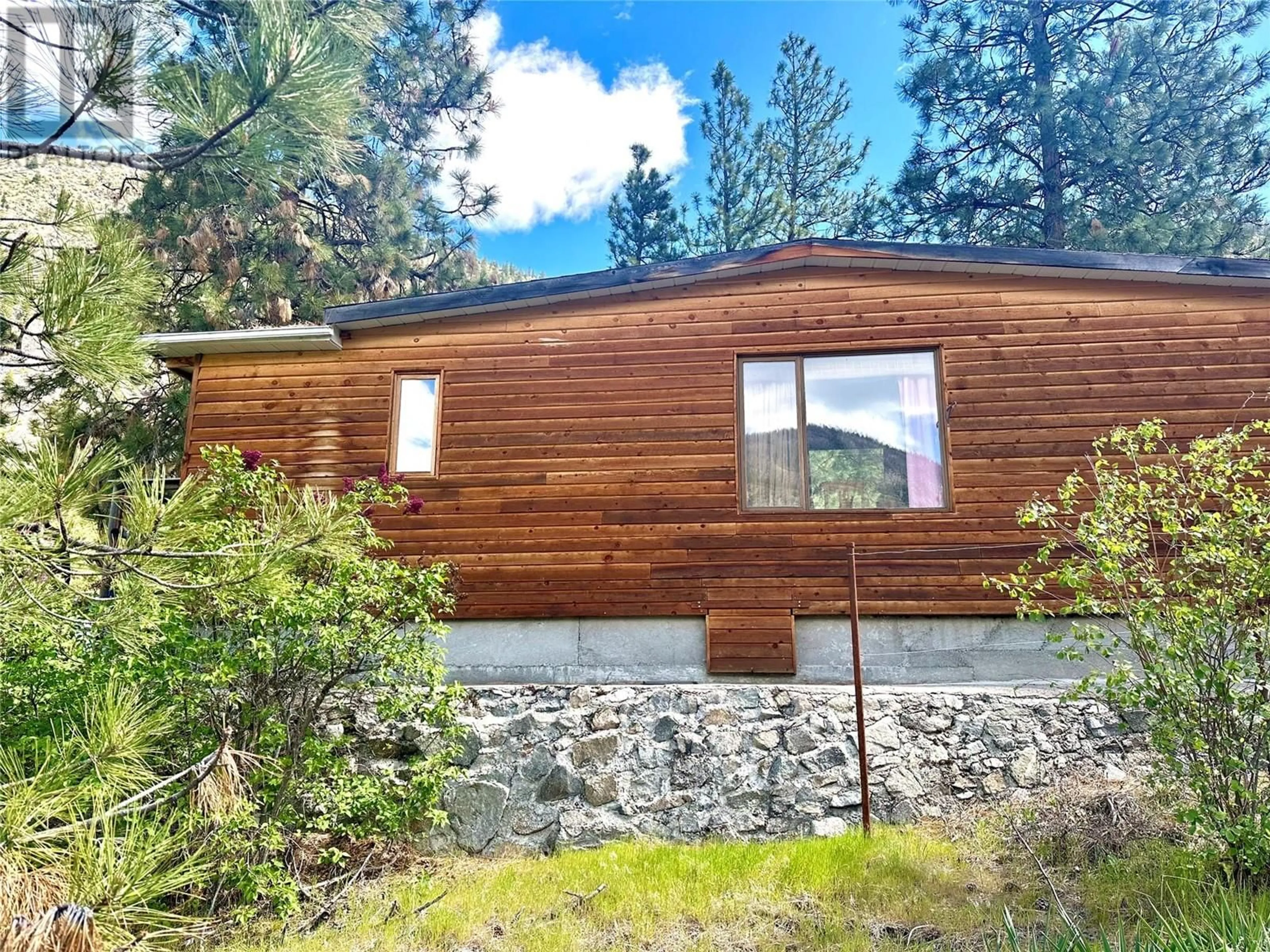 Home with vinyl exterior material, unknown for 525 HIGHWAY 3 HIGHWAY, Cawston British Columbia V0X1C0