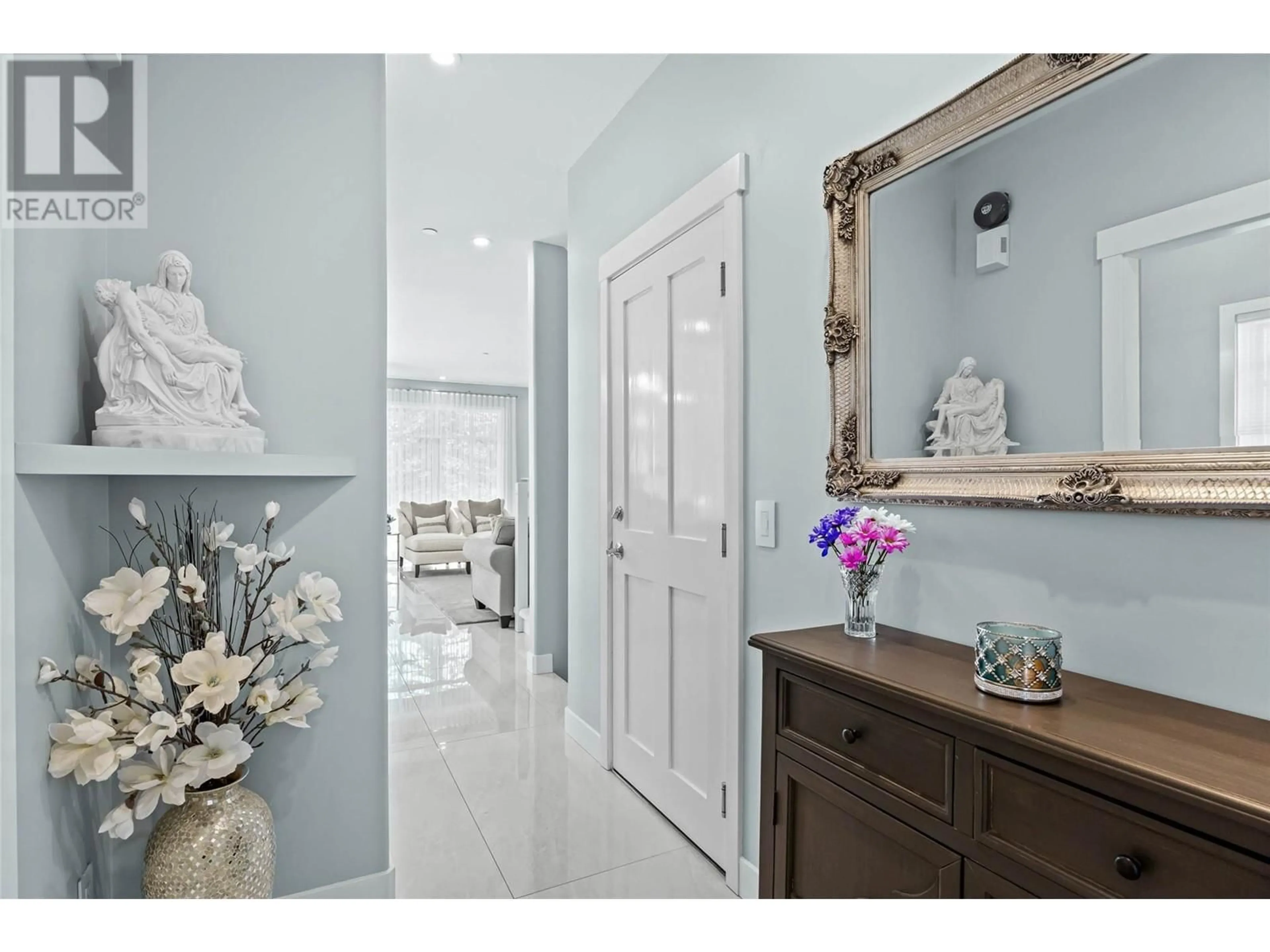 Indoor entryway for 33 - 6015 VALLEY DRIVE, Sun Peaks British Columbia V0E5N0