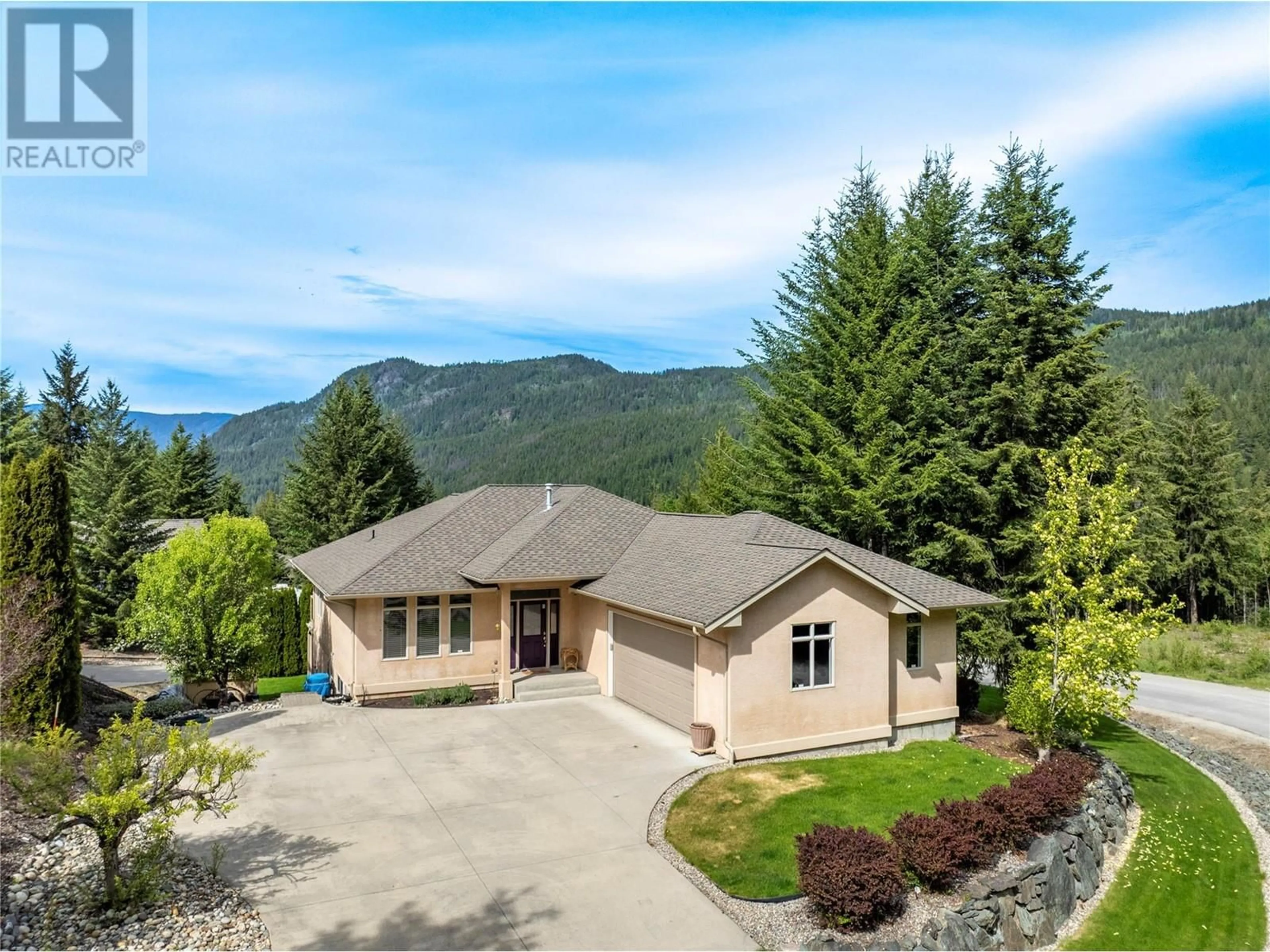 A pic from outside/outdoor area/front of a property/back of a property/a pic from drone, mountain view for 2701 MOUNTVIEW DRIVE, Blind Bay British Columbia V0E1H1