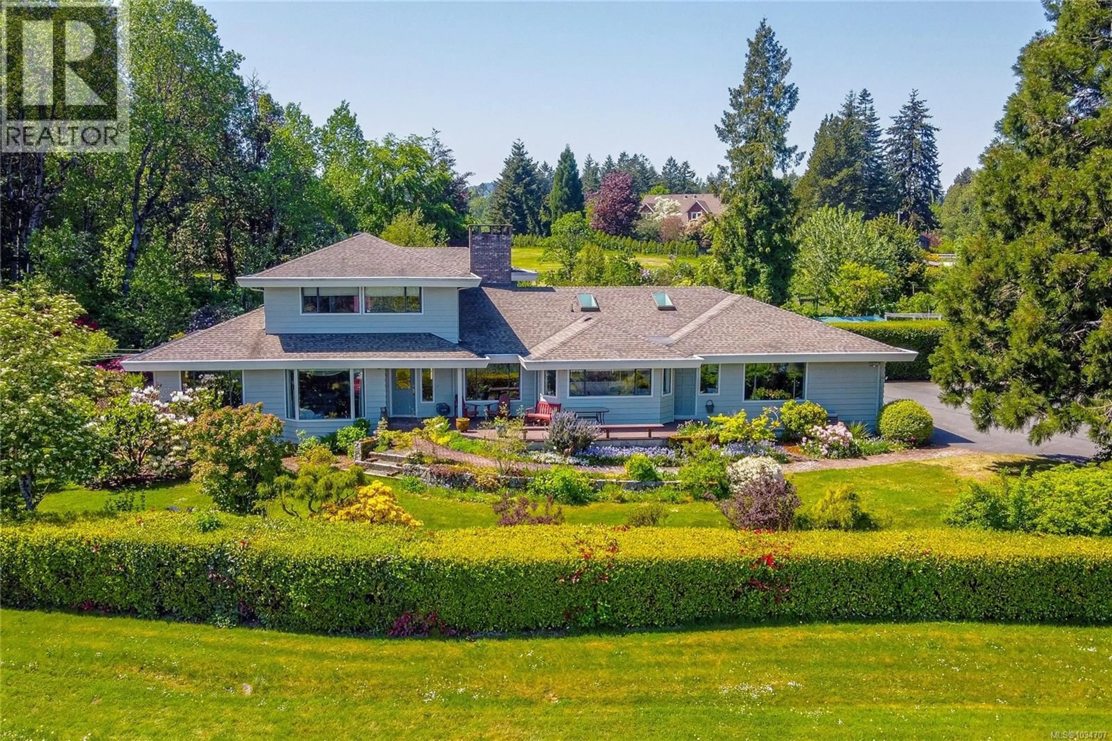 A pic from outside/outdoor area/front of a property/back of a property/a pic from drone, unknown for 6454 OLDFIELD ROAD, Central Saanich British Columbia V8M1X8