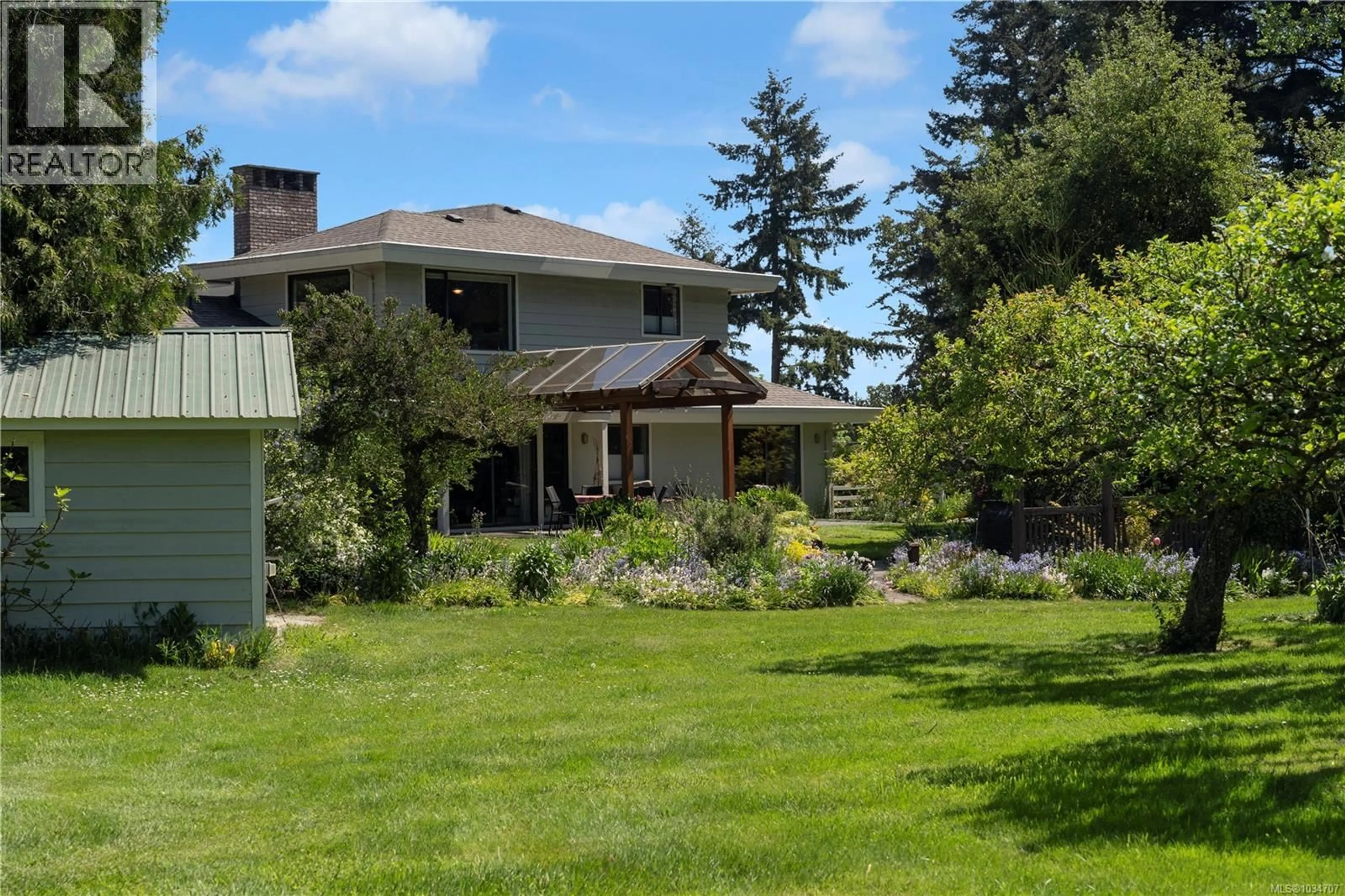 A pic from outside/outdoor area/front of a property/back of a property/a pic from drone, unknown for 6454 OLDFIELD ROAD, Central Saanich British Columbia V8M1X8