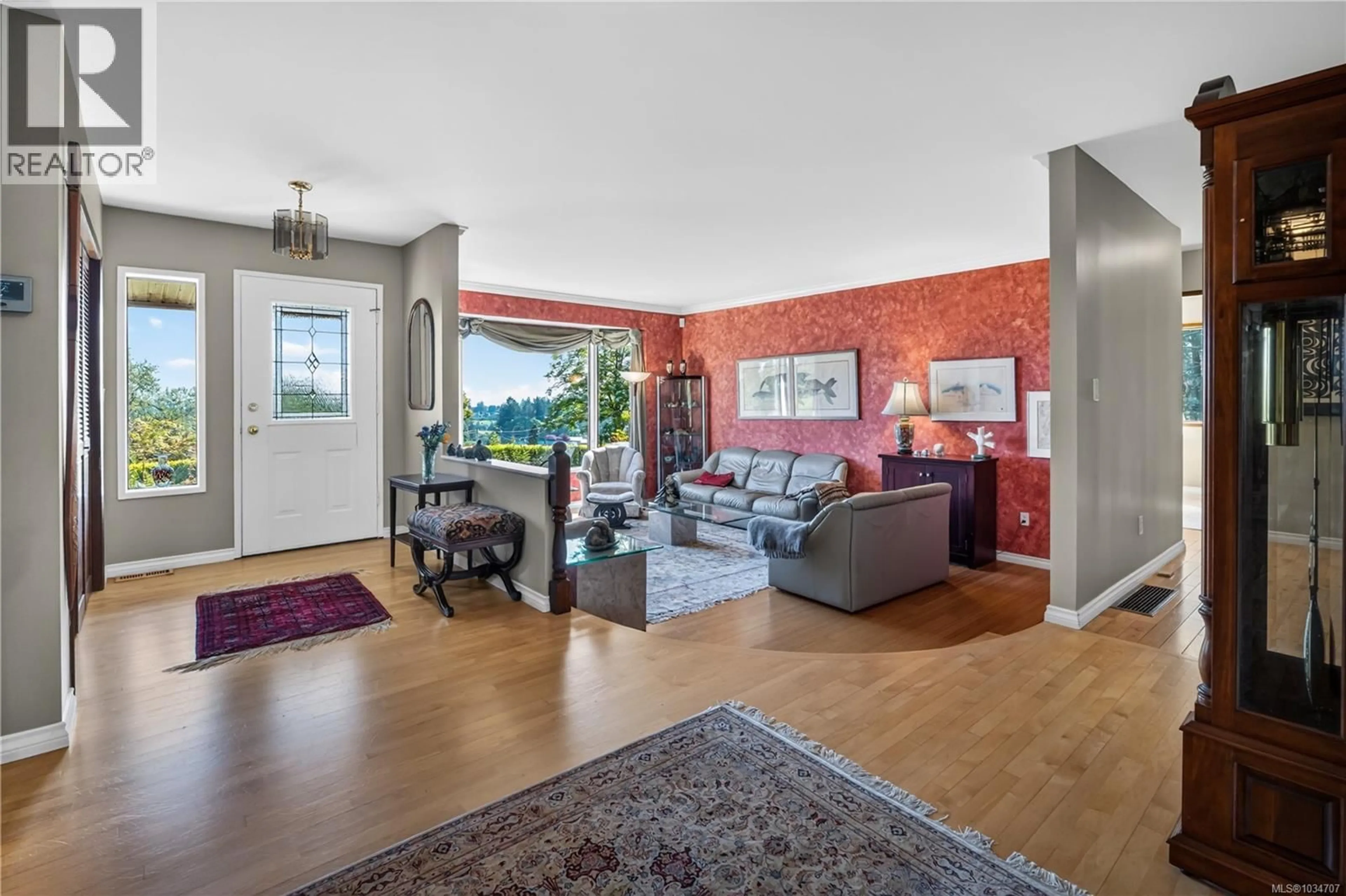 Living room with furniture, unknown for 6454 OLDFIELD ROAD, Central Saanich British Columbia V8M1X8