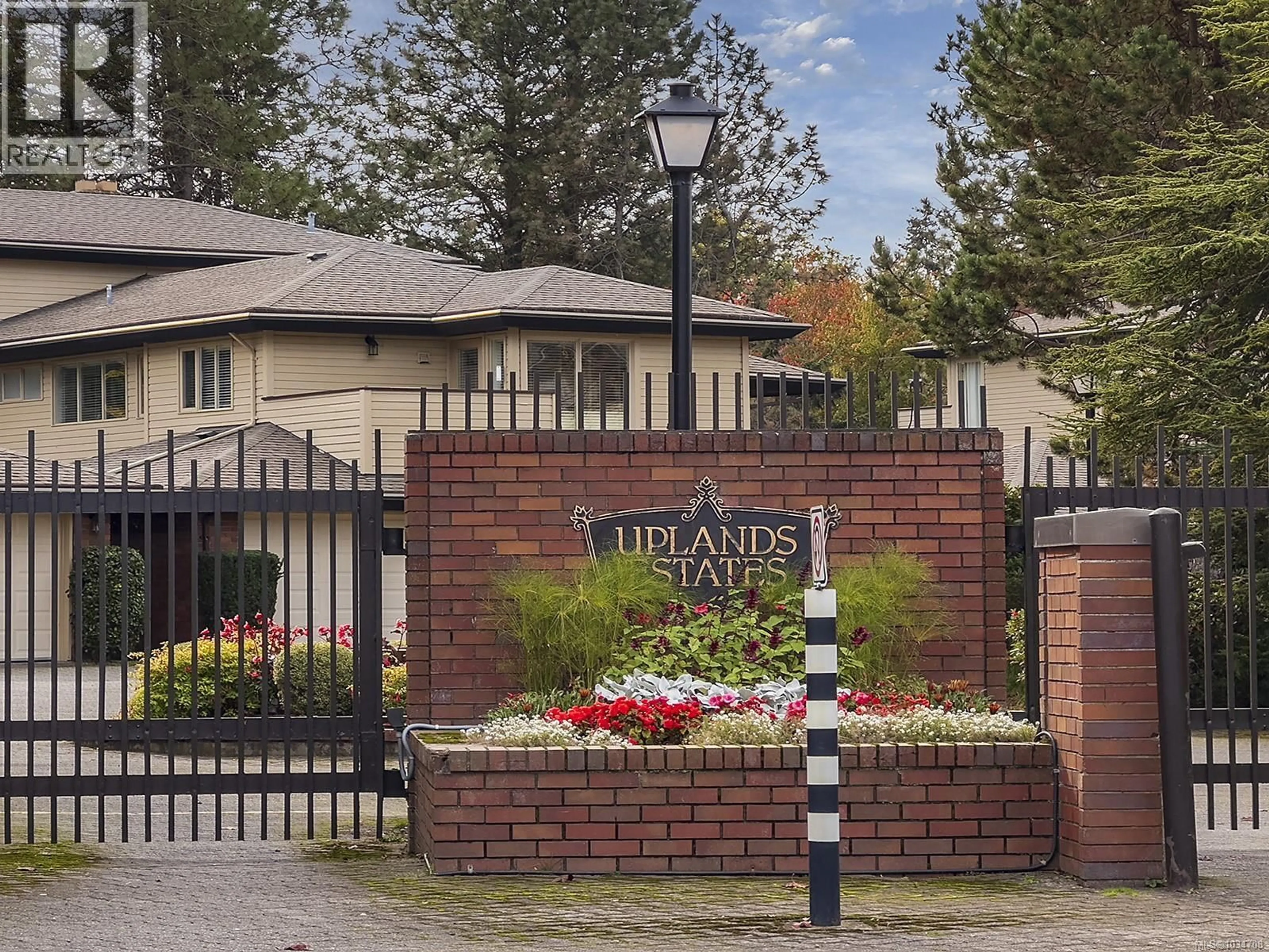 Unknown for 137 - 2345 CEDAR HILL CROSS ROAD, Oak Bay British Columbia V8P5M8