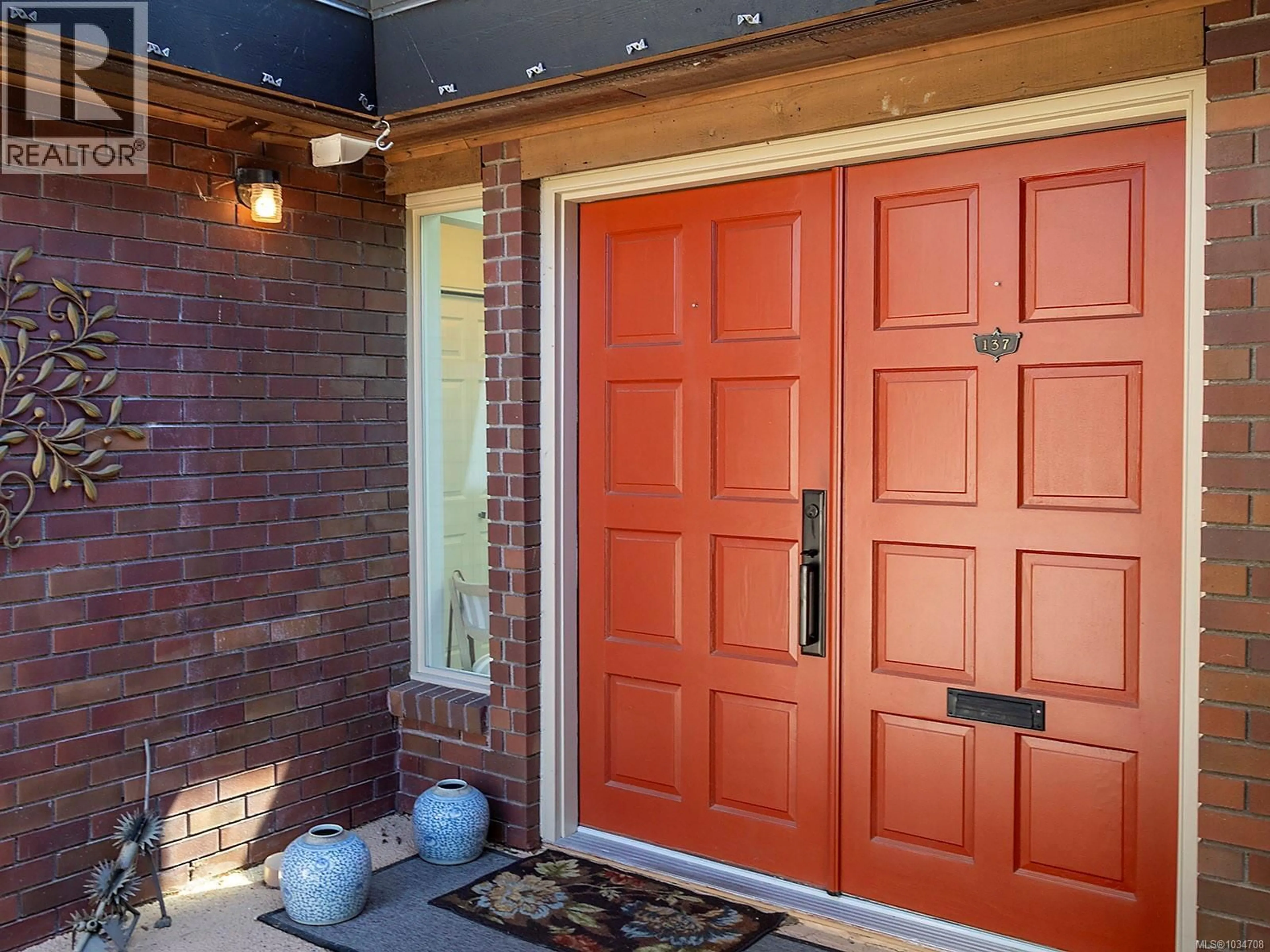 Indoor entryway for 137 - 2345 CEDAR HILL CROSS ROAD, Oak Bay British Columbia V8P5M8