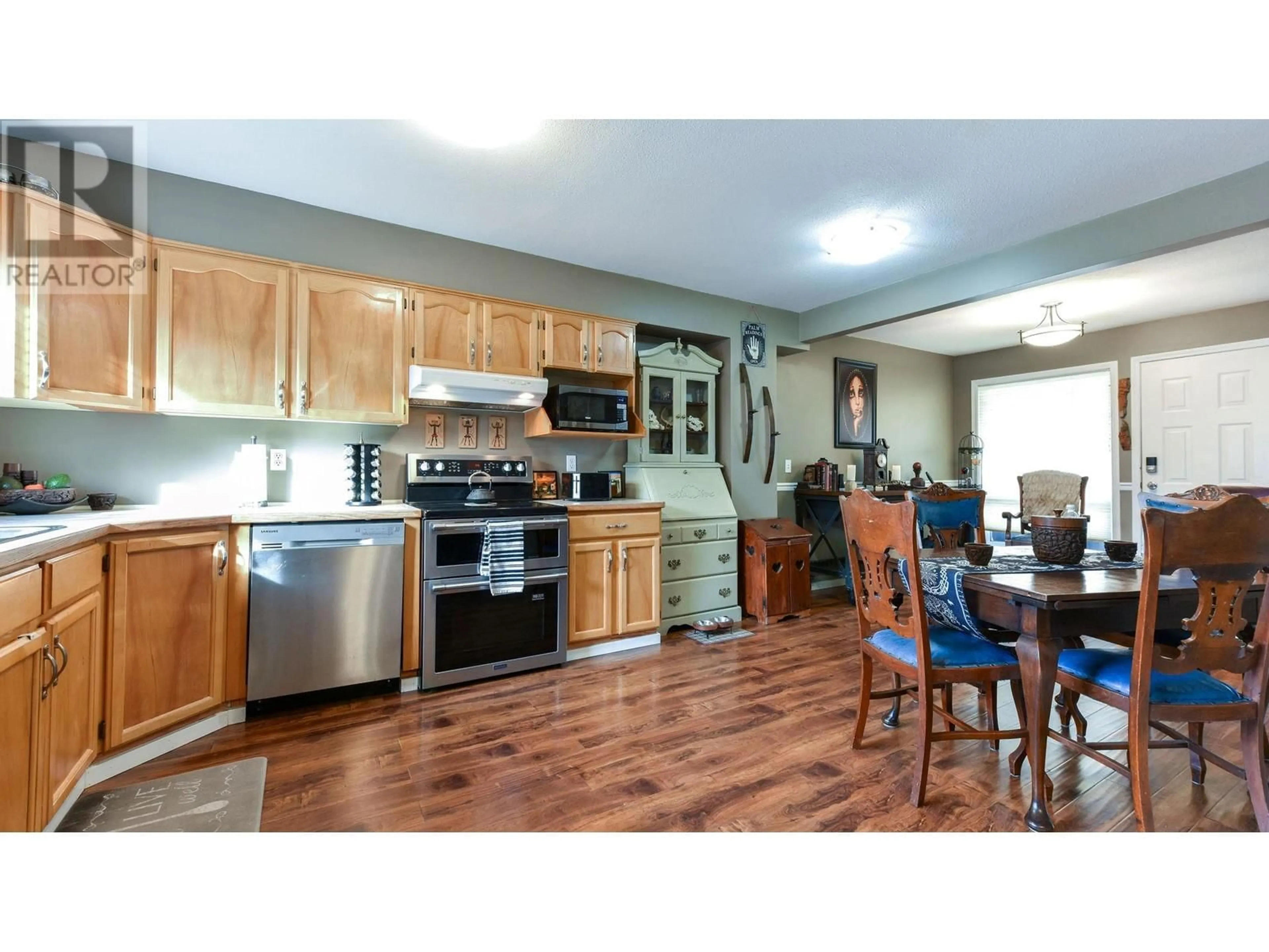 Open concept kitchen, wood/laminate floor for 164 - 1458 PENTICTON AVENUE, Penticton British Columbia V2A8L3