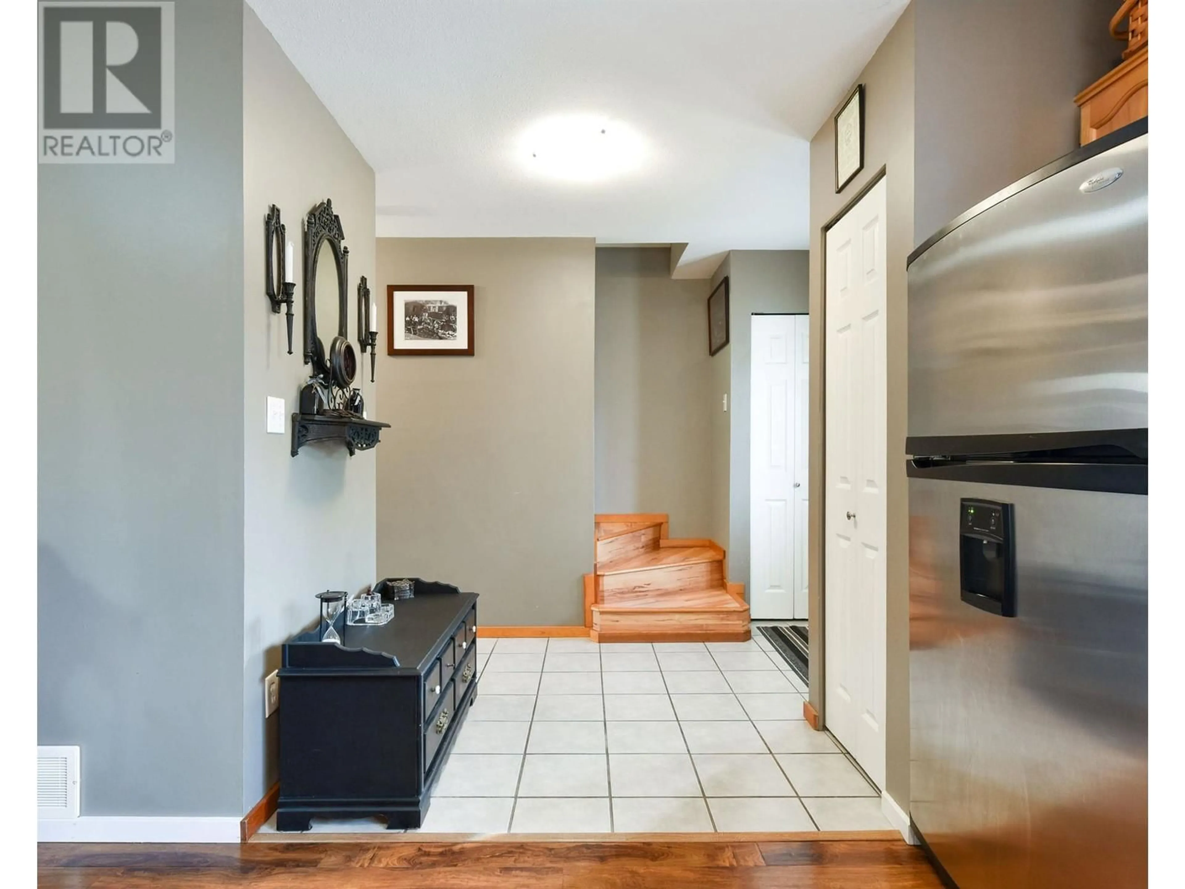 Indoor entryway for 164 - 1458 PENTICTON AVENUE, Penticton British Columbia V2A8L3