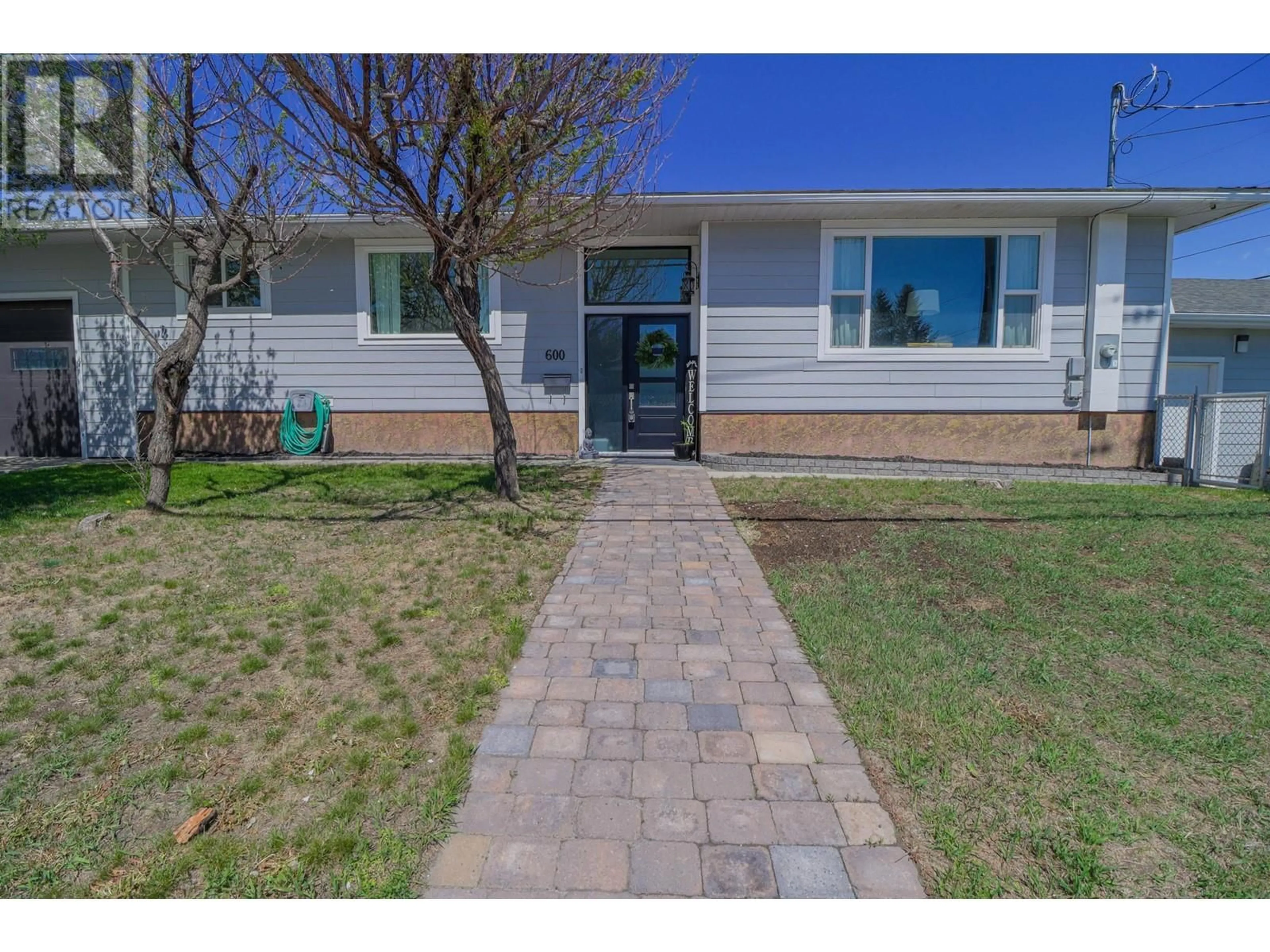 Home with vinyl exterior material, street for 600 17TH AVENUE NORTH, Cranbrook British Columbia V1C3X5
