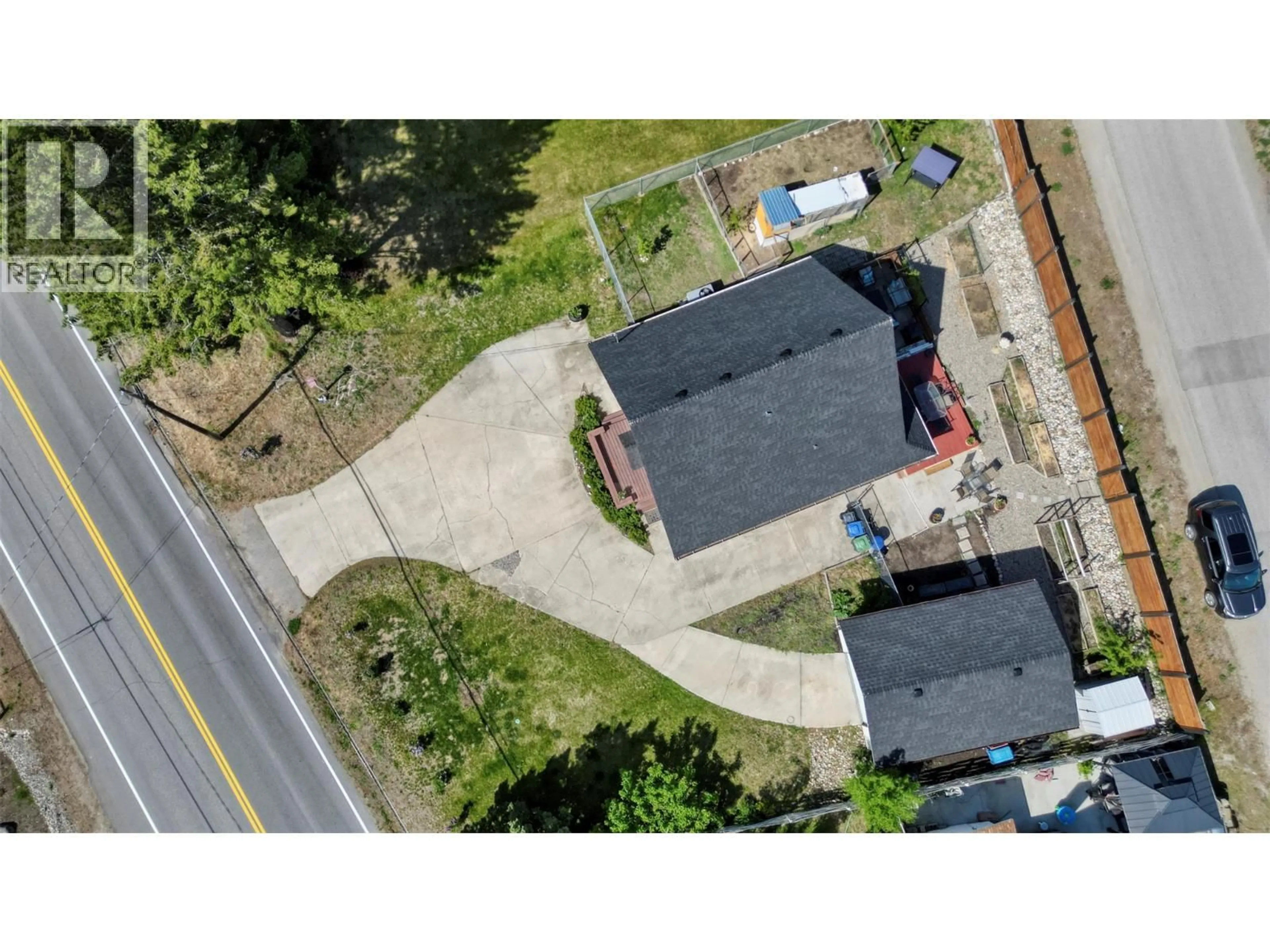 A pic from outside/outdoor area/front of a property/back of a property/a pic from drone, street for 7137 TUCELNUIT DRIVE, Oliver British Columbia V0H1T2