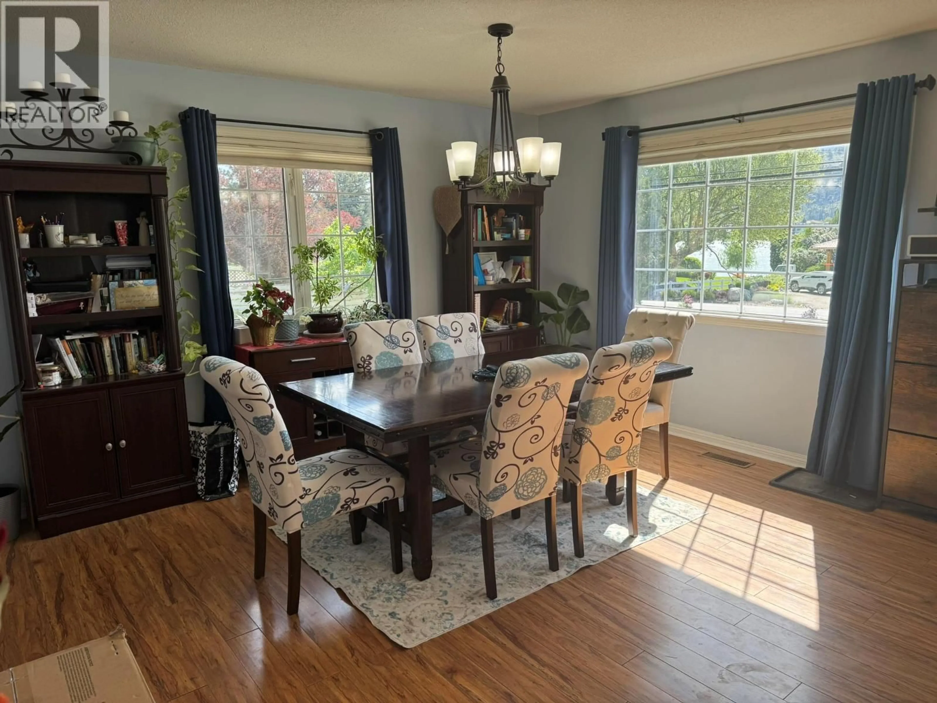 Dining room, wood/laminate floor for 7137 TUCELNUIT DRIVE, Oliver British Columbia V0H1T2