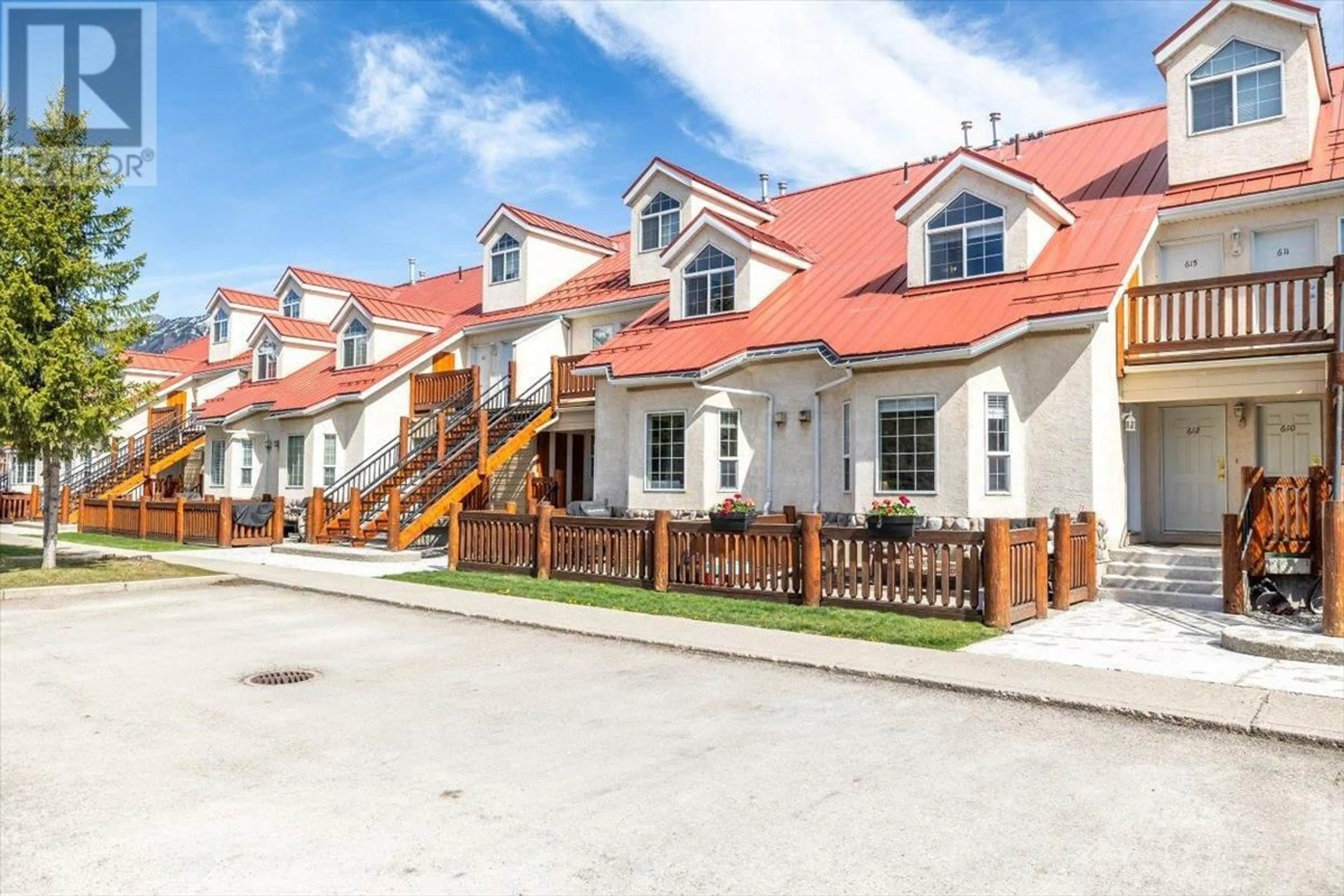 Patio, street for 614 - 600 RIVERSIDE WAY, Fernie British Columbia V0B1M7