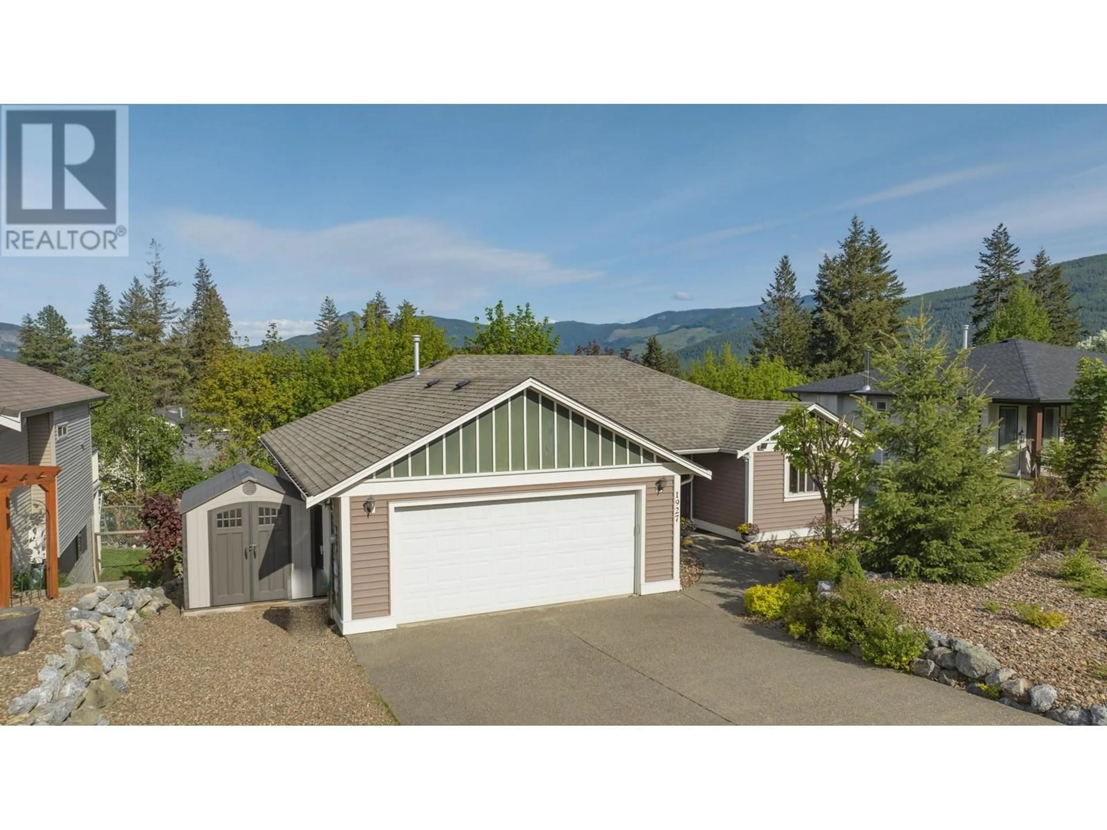 A pic from outside/outdoor area/front of a property/back of a property/a pic from drone, mountain view for 1927 SKYVIEW CRESCENT, Lumby British Columbia V0E2G0