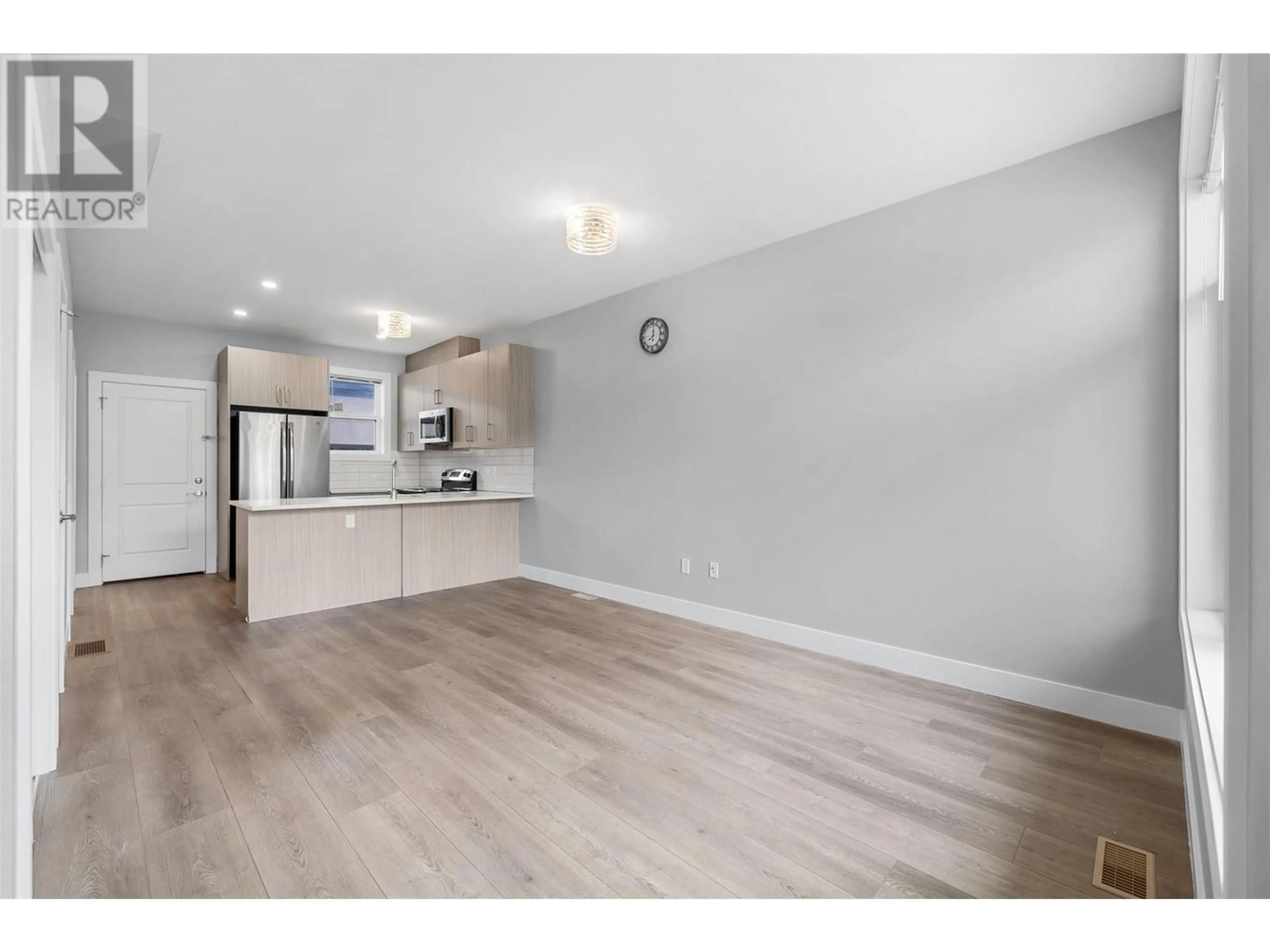 Open concept kitchen, wood/laminate floor for 3 - 734 KINNEAR AVENUE, Kelowna British Columbia V1Y5B1