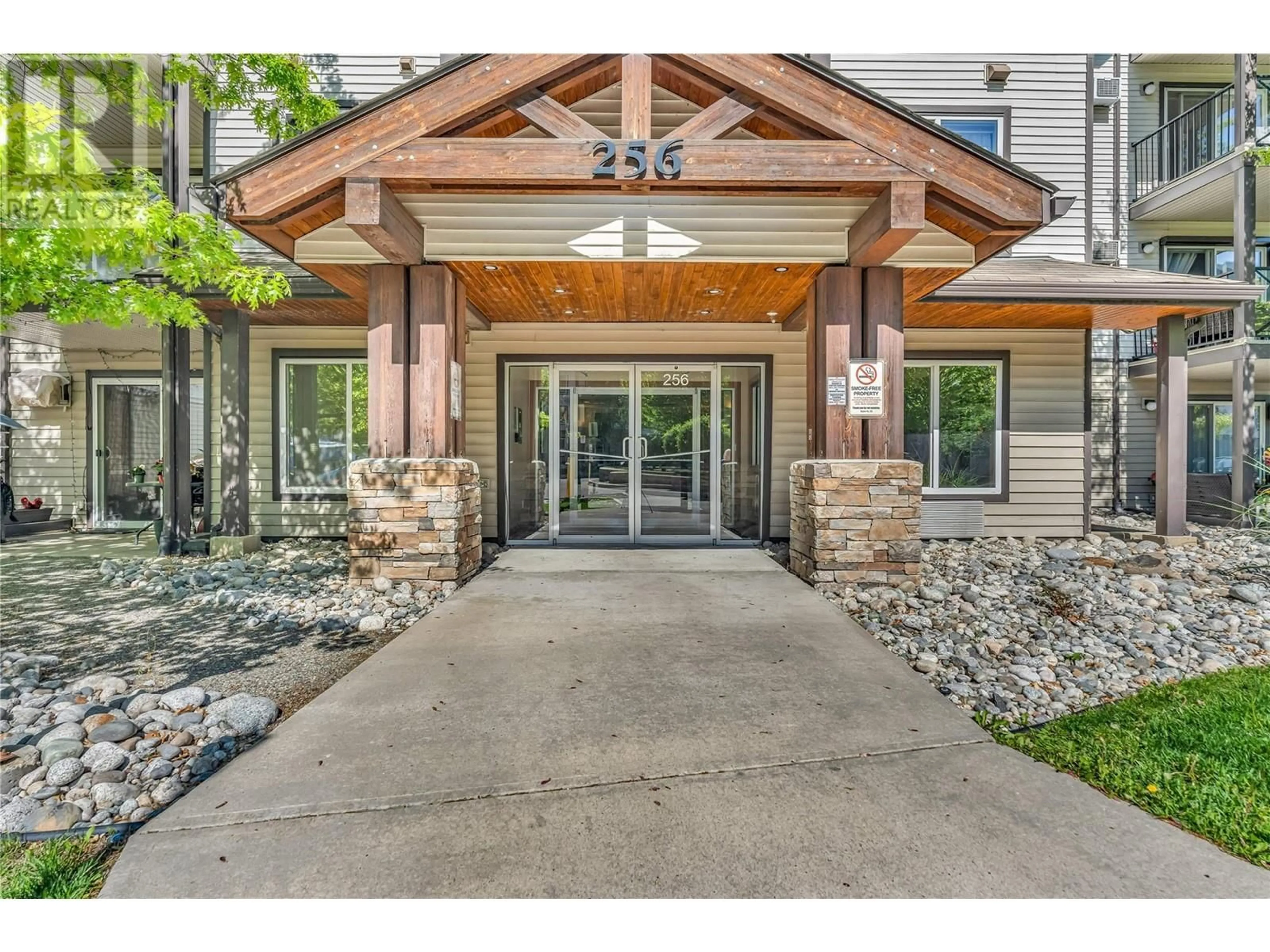 Indoor entryway for 403 - 256 HASTINGS AVENUE, Penticton British Columbia V2A2V6