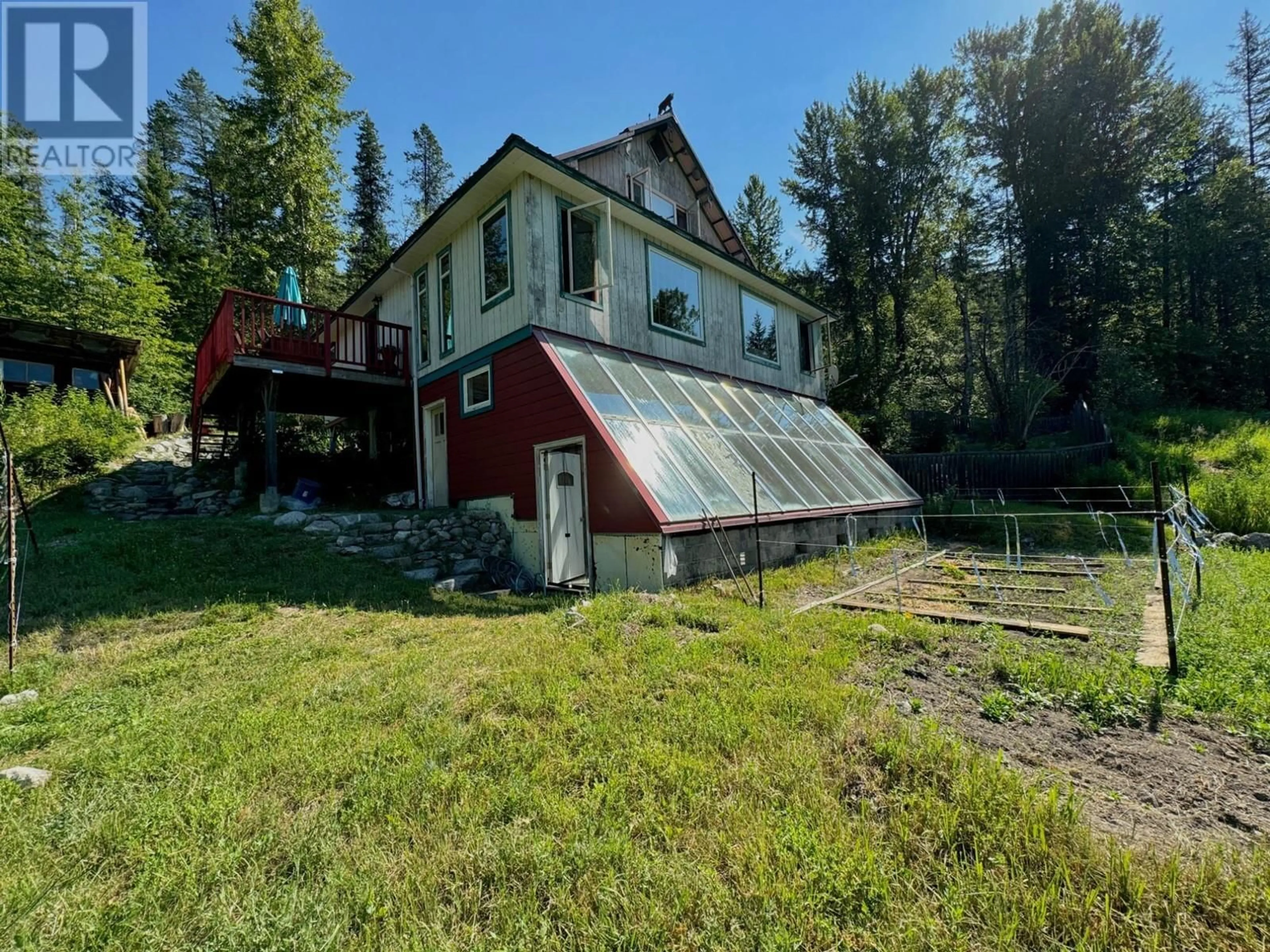 A pic from outside/outdoor area/front of a property/back of a property/a pic from drone, building for 395 BOVEN ROAD, Nelson British Columbia V1L6J1