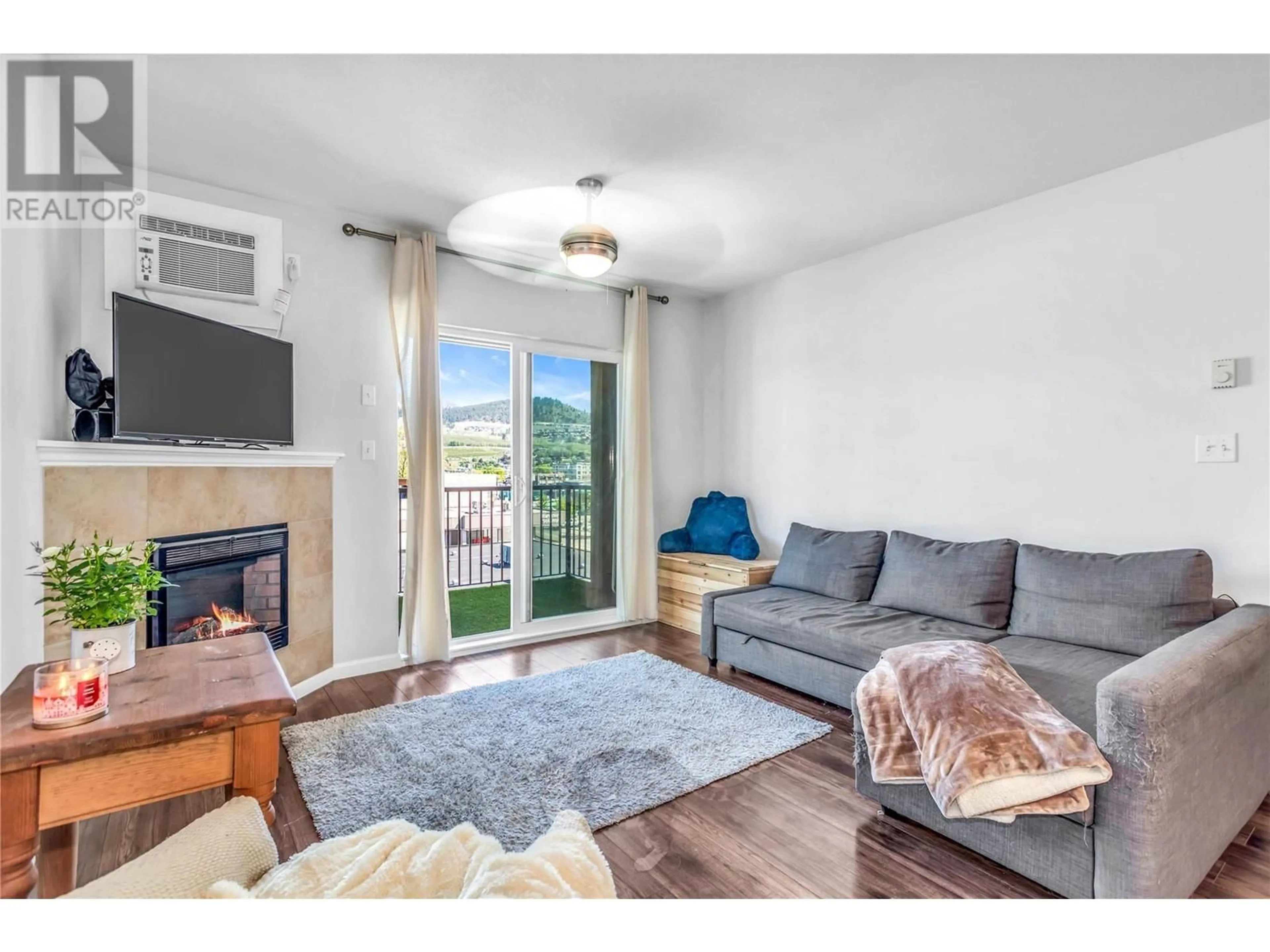 Living room with furniture, wood/laminate floor for 406 - 140 ASHER ROAD, Kelowna British Columbia V1X3H6