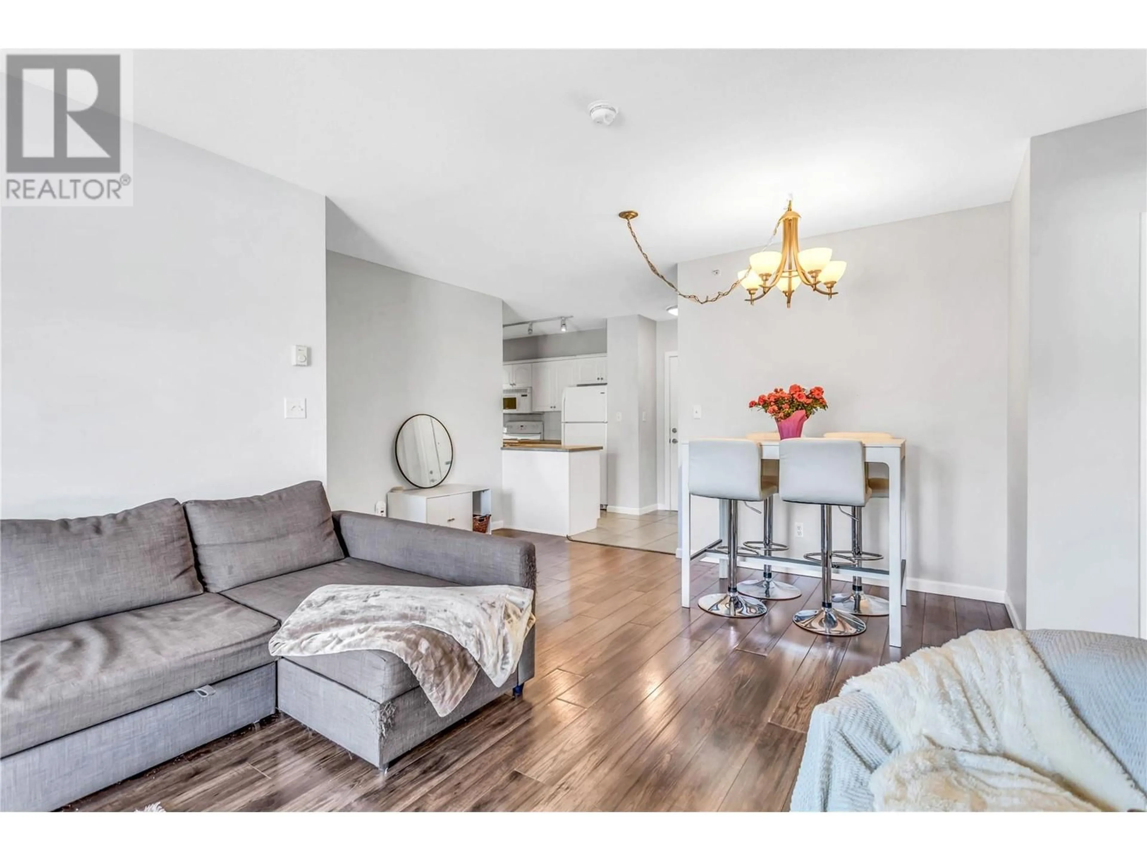 Living room with furniture, wood/laminate floor for 406 - 140 ASHER ROAD, Kelowna British Columbia V1X3H6
