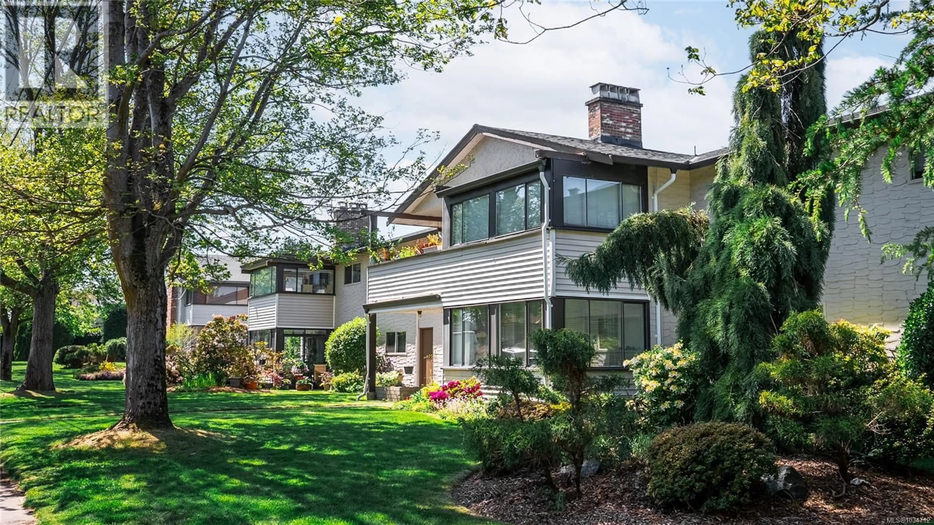 Home with vinyl exterior material, street for 403 - 3170 IRMA STREET, Victoria British Columbia V9A1S8