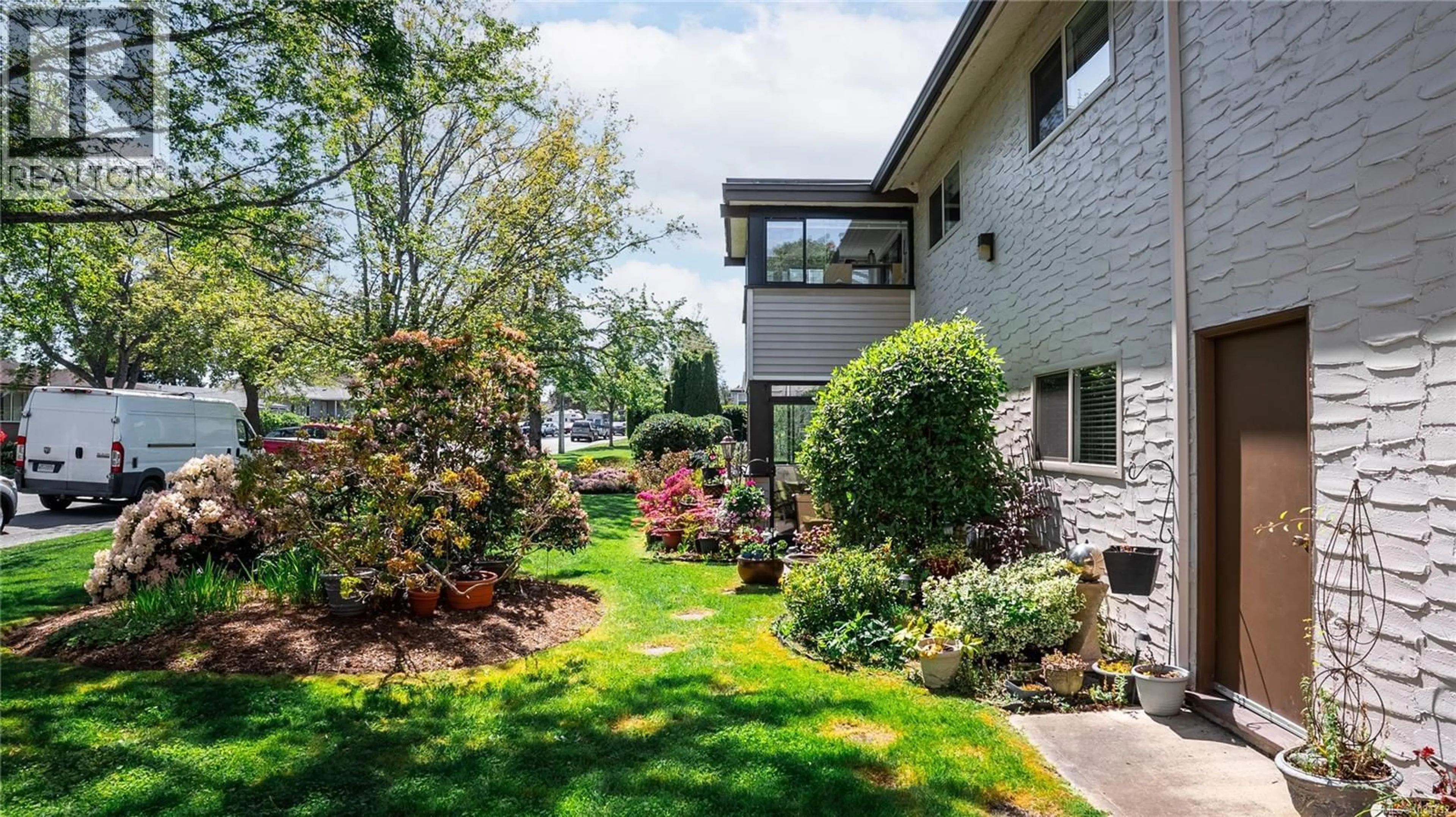 Patio, unknown for 403 - 3170 IRMA STREET, Victoria British Columbia V9A1S8