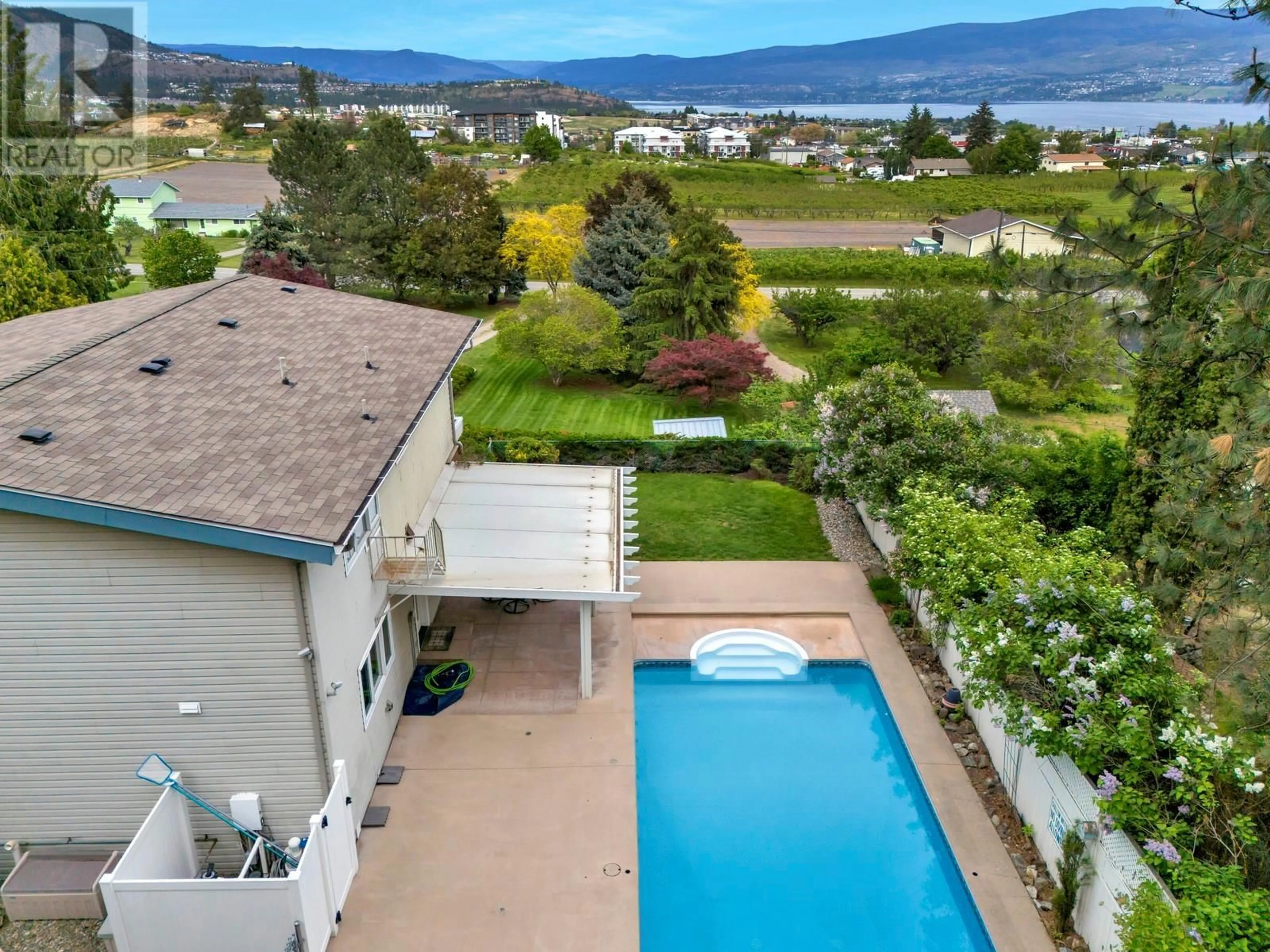 A pic from outside/outdoor area/front of a property/back of a property/a pic from drone, water/lake/river/ocean view for 3632 PAYNTER ROAD, Westbank British Columbia V4T1R1
