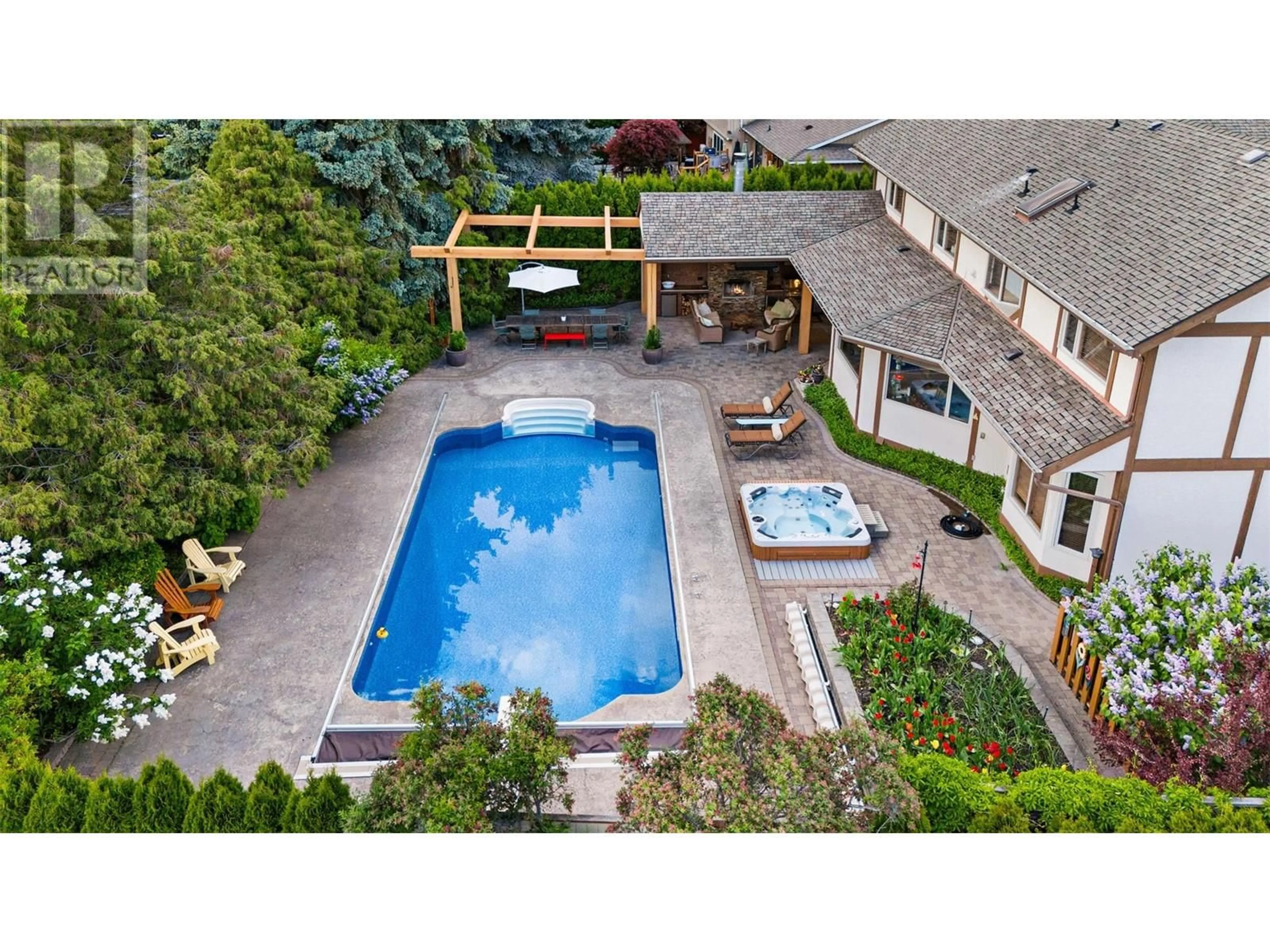 Pool for 4350 KENSINGTON DRIVE, Kelowna British Columbia V1W2L8