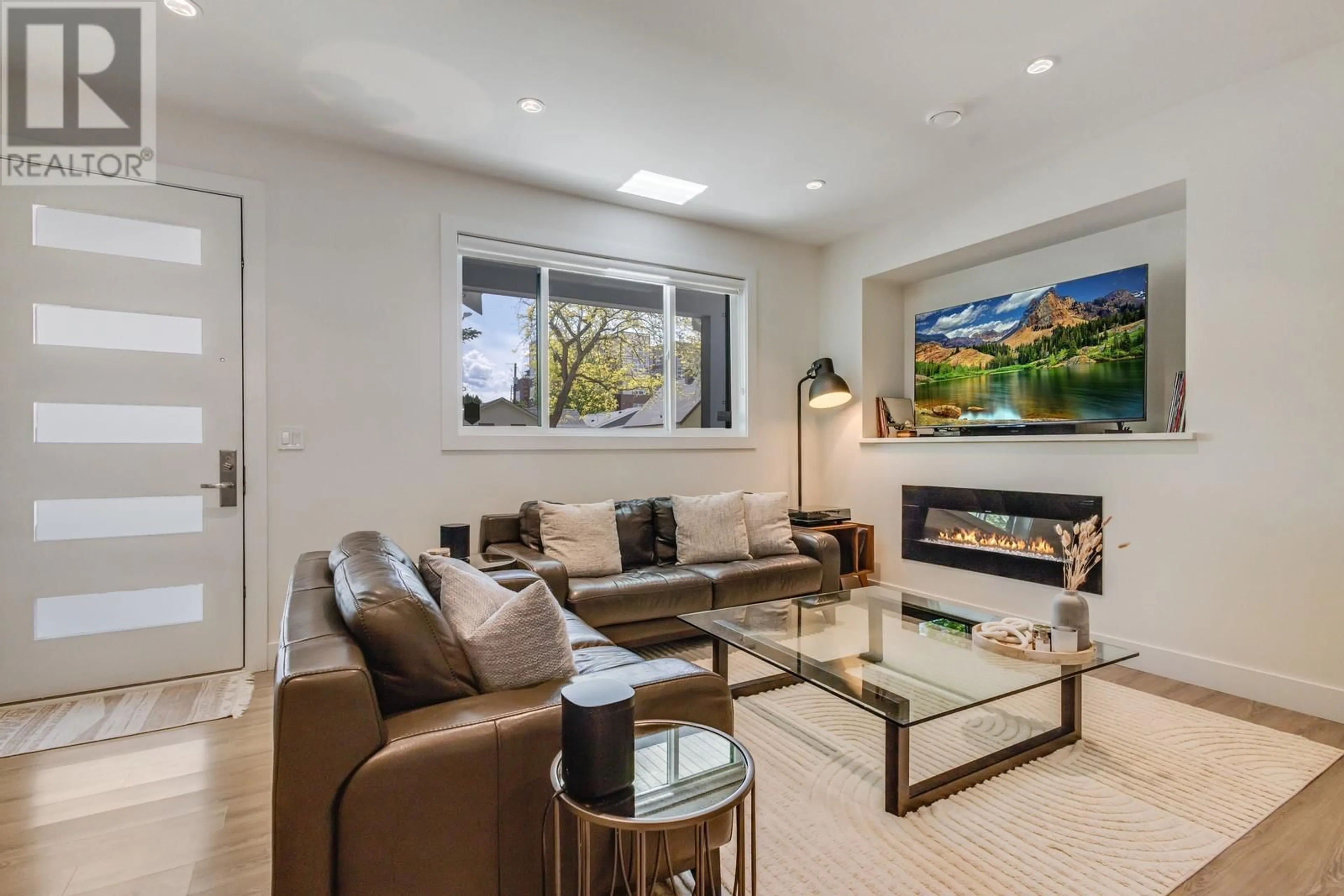 Living room with furniture, unknown for 1 - 748 STOCKWELL AVENUE, Kelowna British Columbia V1Y6V9