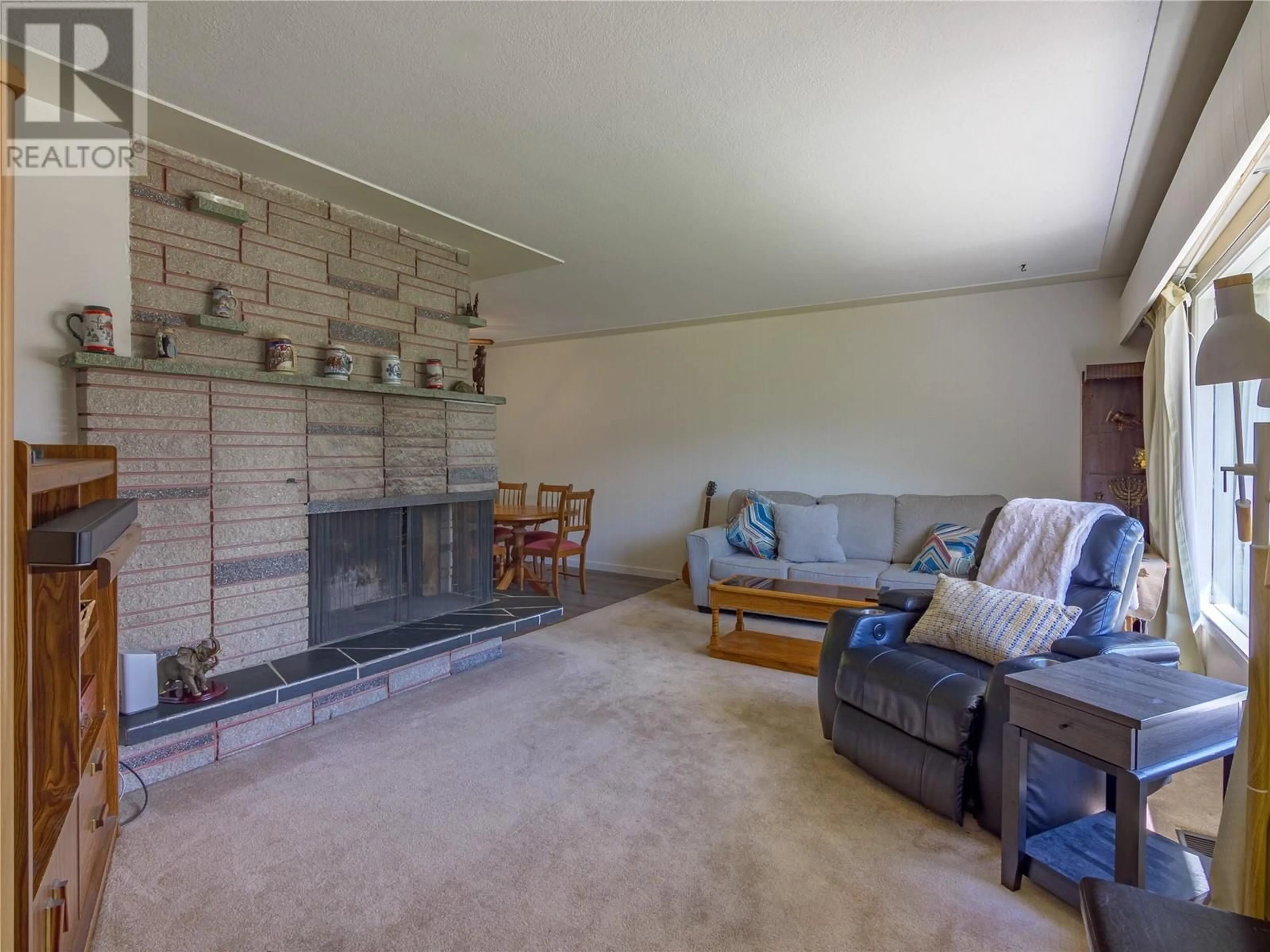 Living room with furniture, unknown for 85 GRANBY PLACE, Penticton British Columbia V2A2Z3