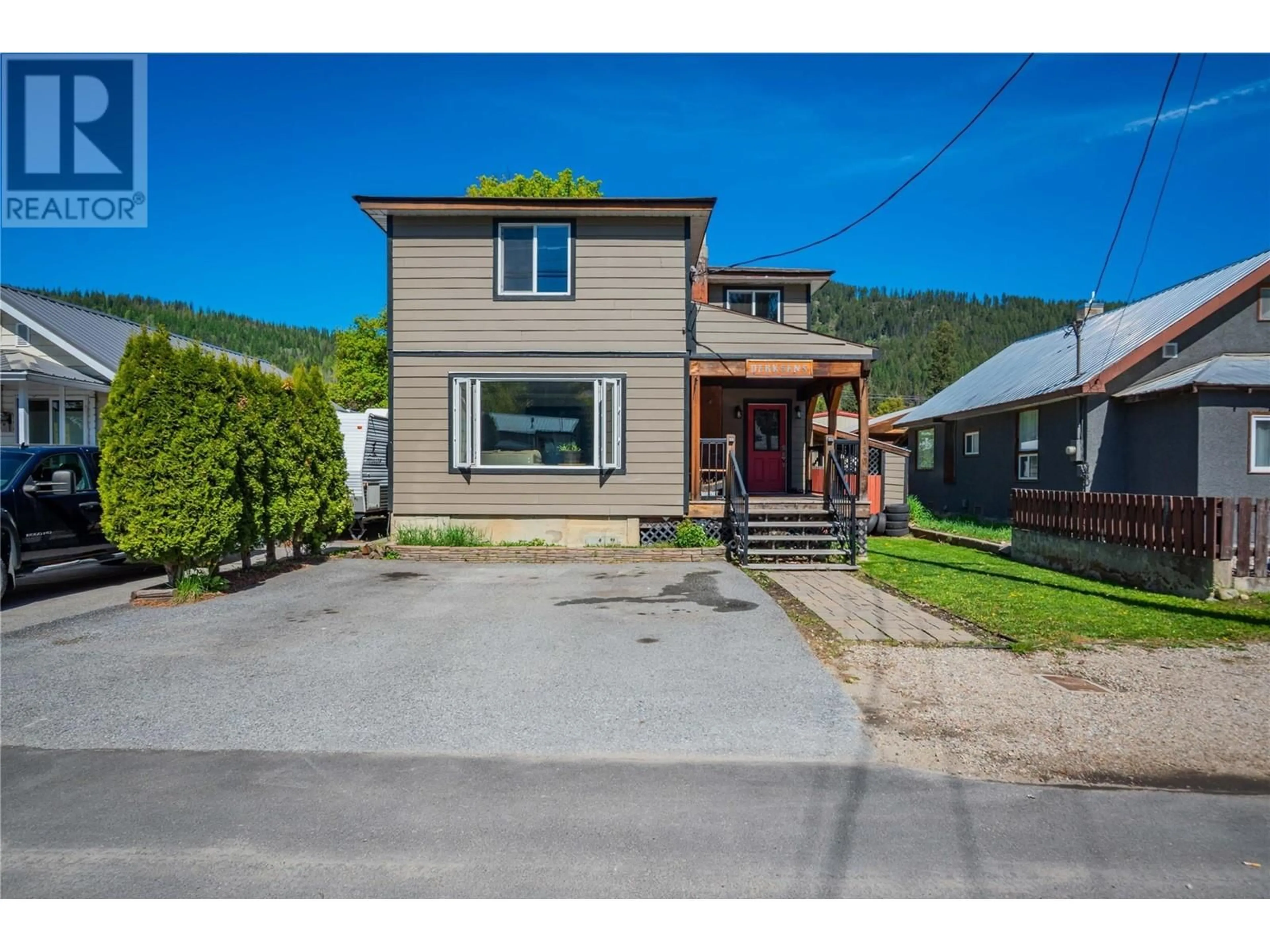 A pic from outside/outdoor area/front of a property/back of a property/a pic from drone, street for 1921 BEAVER STREET, Fruitvale British Columbia V0G1L0